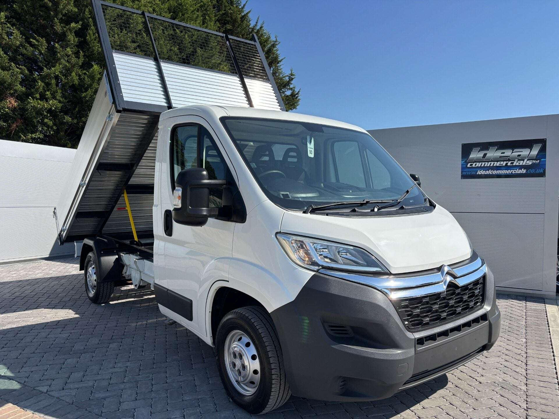 A 2016 CITROEN RELAY 35 L2 Single Cab Tipper - Air Con / New Body A 2016 CITROEN RELAY 35 L2 Single Cab Tipper - Air Con / New Body