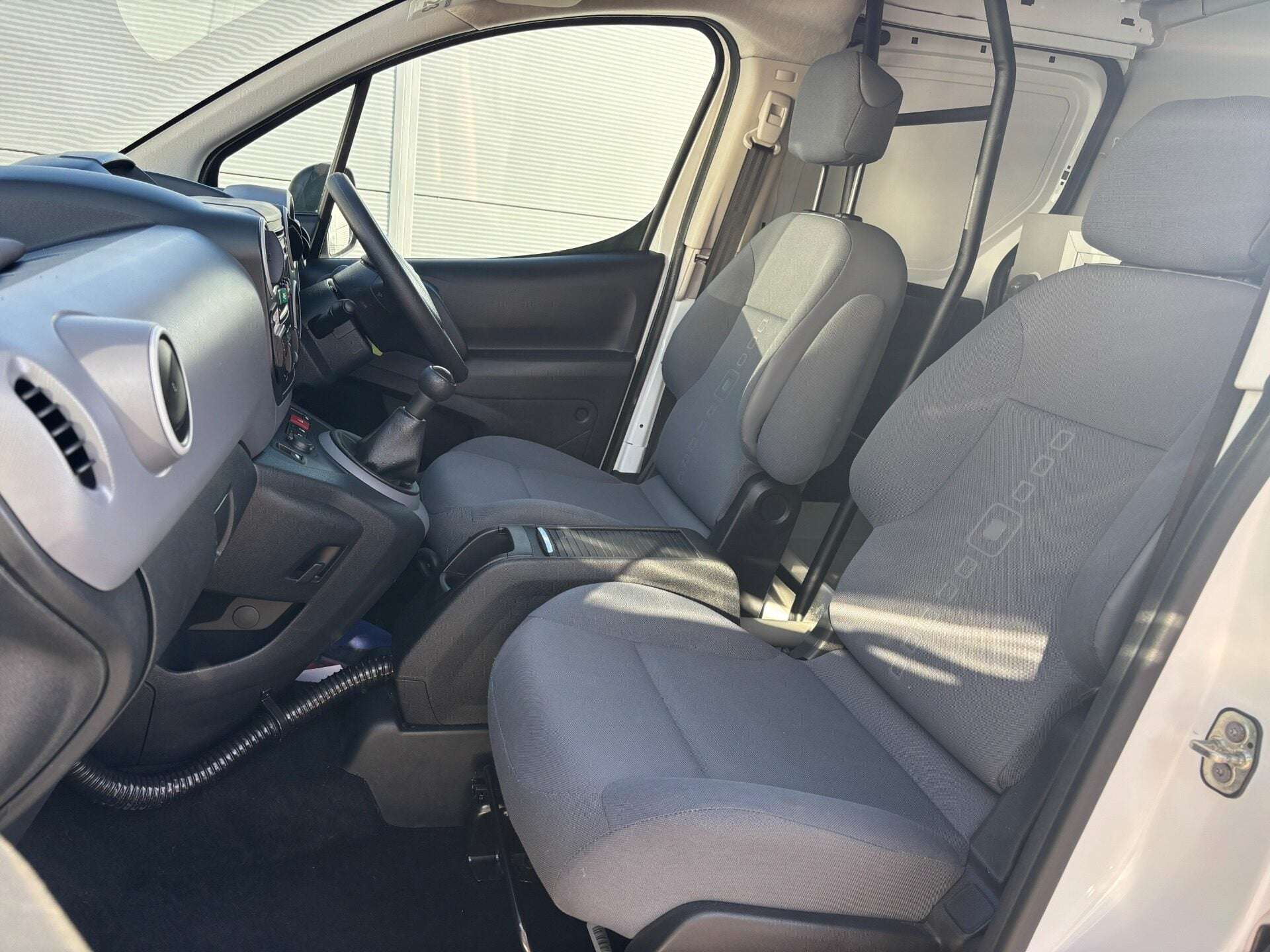 A 2017 CITROEN BERLINGO 750 L2 1.6 Hdi 90 ps - Dog Van with Air Conditioning - Ex MOD A 2017 CITROEN BERLINGO 750 L2 1.6 Hdi 90 ps - Dog Van with Air Conditioning - Ex MOD