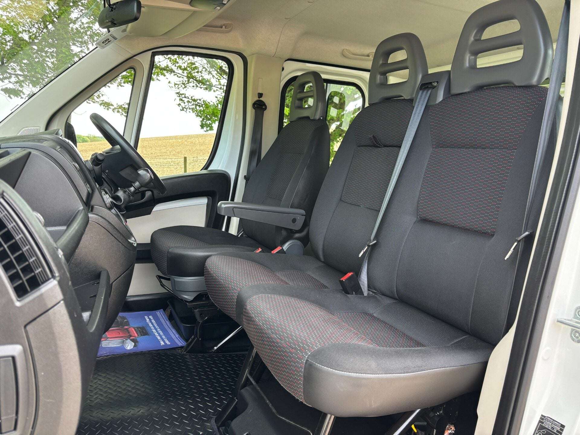A 2017 PEUGEOT BOXER 335 2.2 Hdi 130 ps Crew Cab Tipper - Air Con - Ex MOD A 2017 PEUGEOT BOXER 335 2.2 Hdi 130 ps Crew Cab Tipper - Air Con - Ex MOD