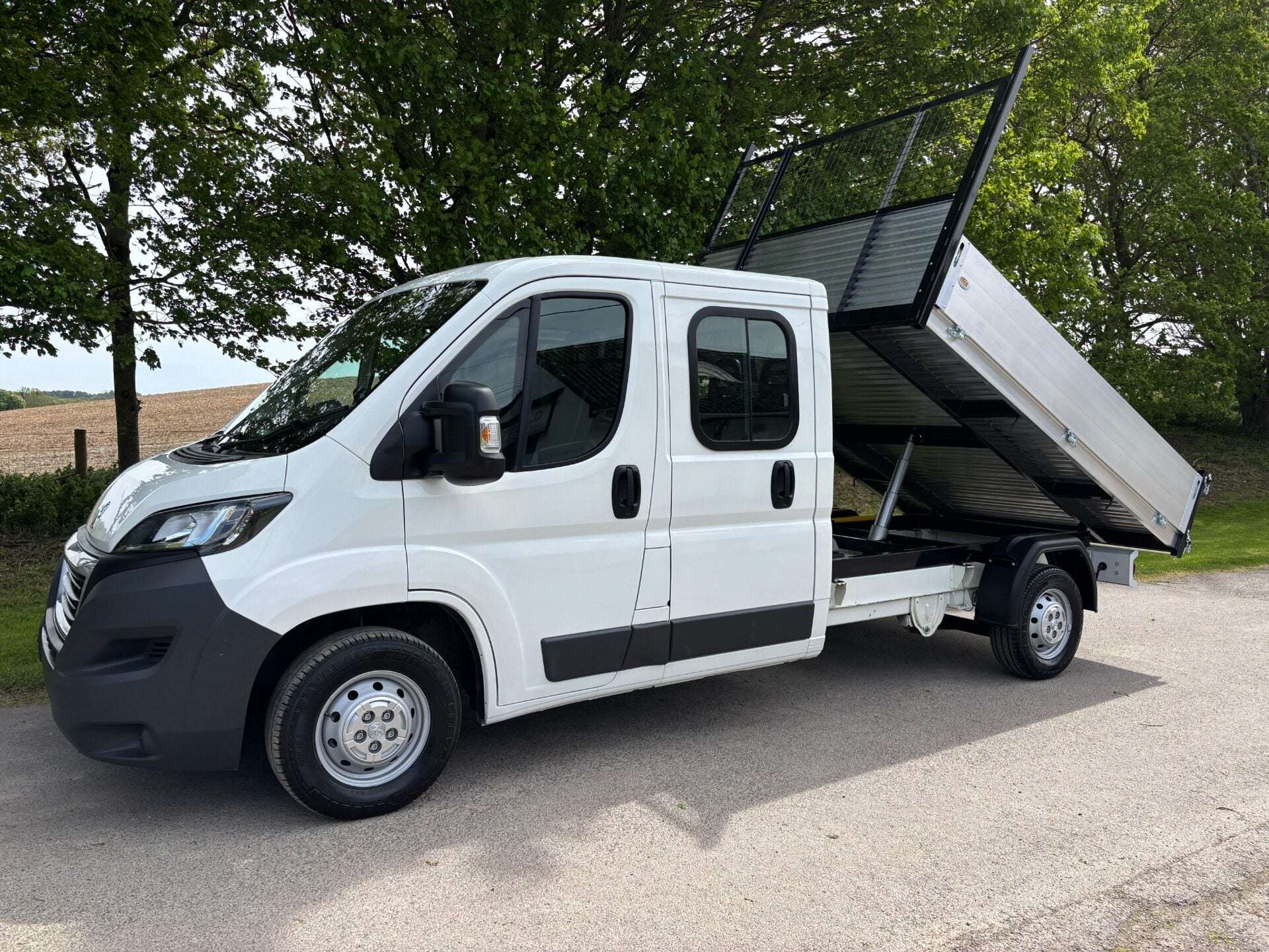 A 2017 PEUGEOT BOXER 335 2.2 Hdi 130 ps Crew Cab Tipper - Air Con - Ex MOD A 2017 PEUGEOT BOXER 335 2.2 Hdi 130 ps Crew Cab Tipper - Air Con - Ex MOD