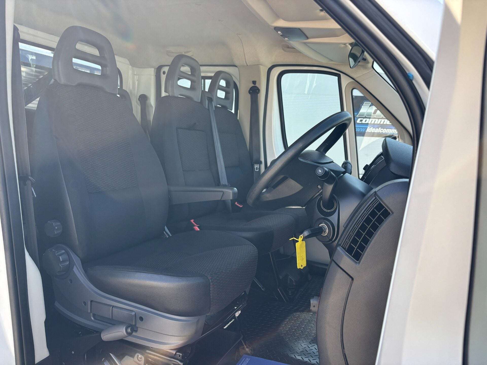 A 2017 PEUGEOT BOXER 335 2.2 Hdi 130 ps Crew Cab Tipper - Air Con - Ex MOD A 2017 PEUGEOT BOXER 335 2.2 Hdi 130 ps Crew Cab Tipper - Air Con - Ex MOD