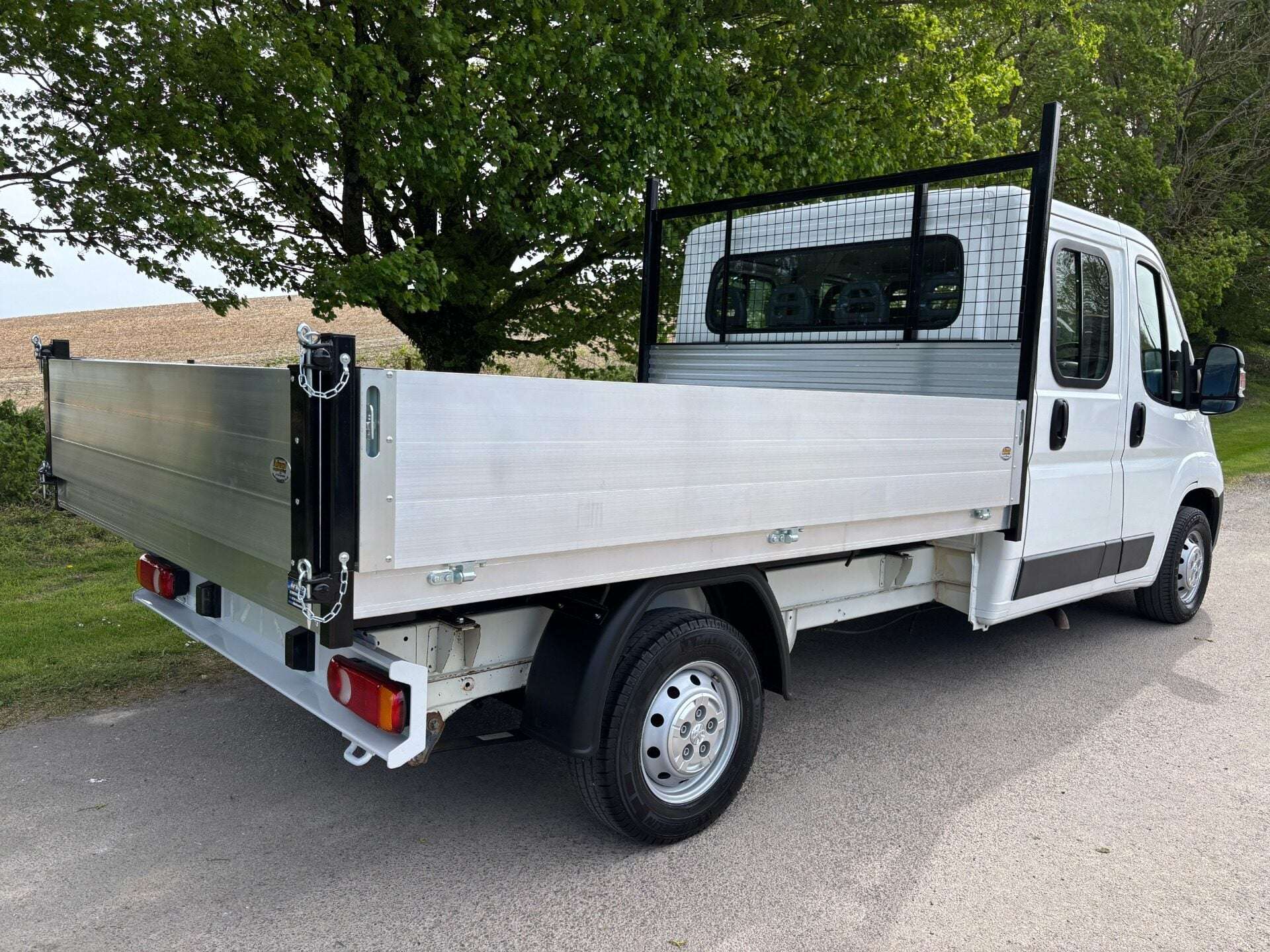 A 2017 PEUGEOT BOXER 335 2.2 Hdi 130 ps Crew Cab Tipper - Air Con - Ex MOD A 2017 PEUGEOT BOXER 335 2.2 Hdi 130 ps Crew Cab Tipper - Air Con - Ex MOD