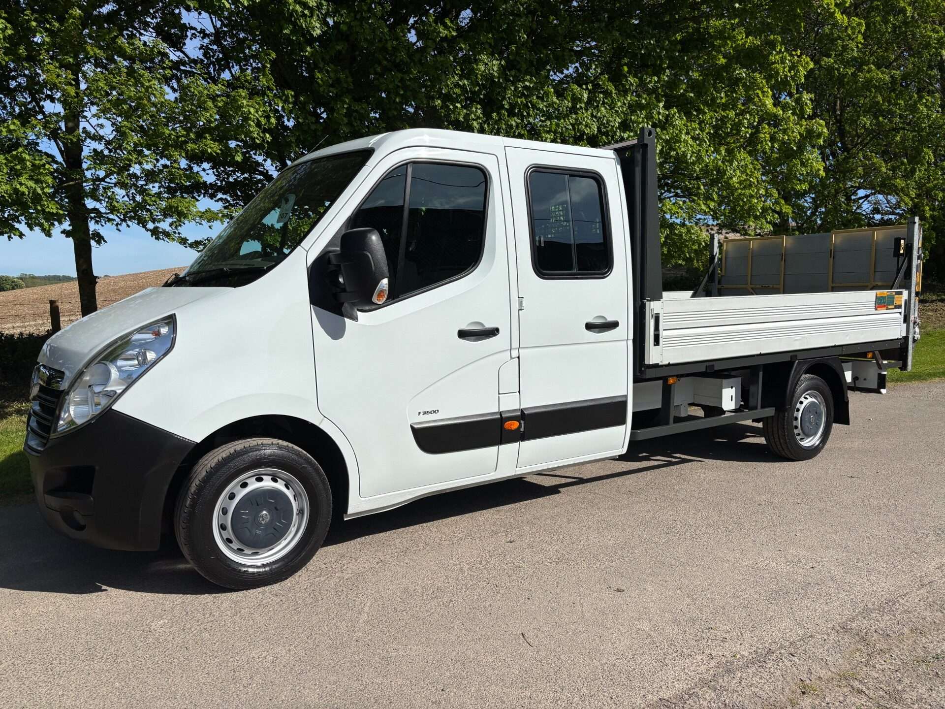 A 2016 VAUXHALL MOVANO F3500 L3 H1 125 ps Cdti Crew Cab Dropside with Tail Lift - Air Con A 2016 VAUXHALL MOVANO F3500 L3 H1 125 ps Cdti Crew Cab Dropside with Tail Lift - Air Con