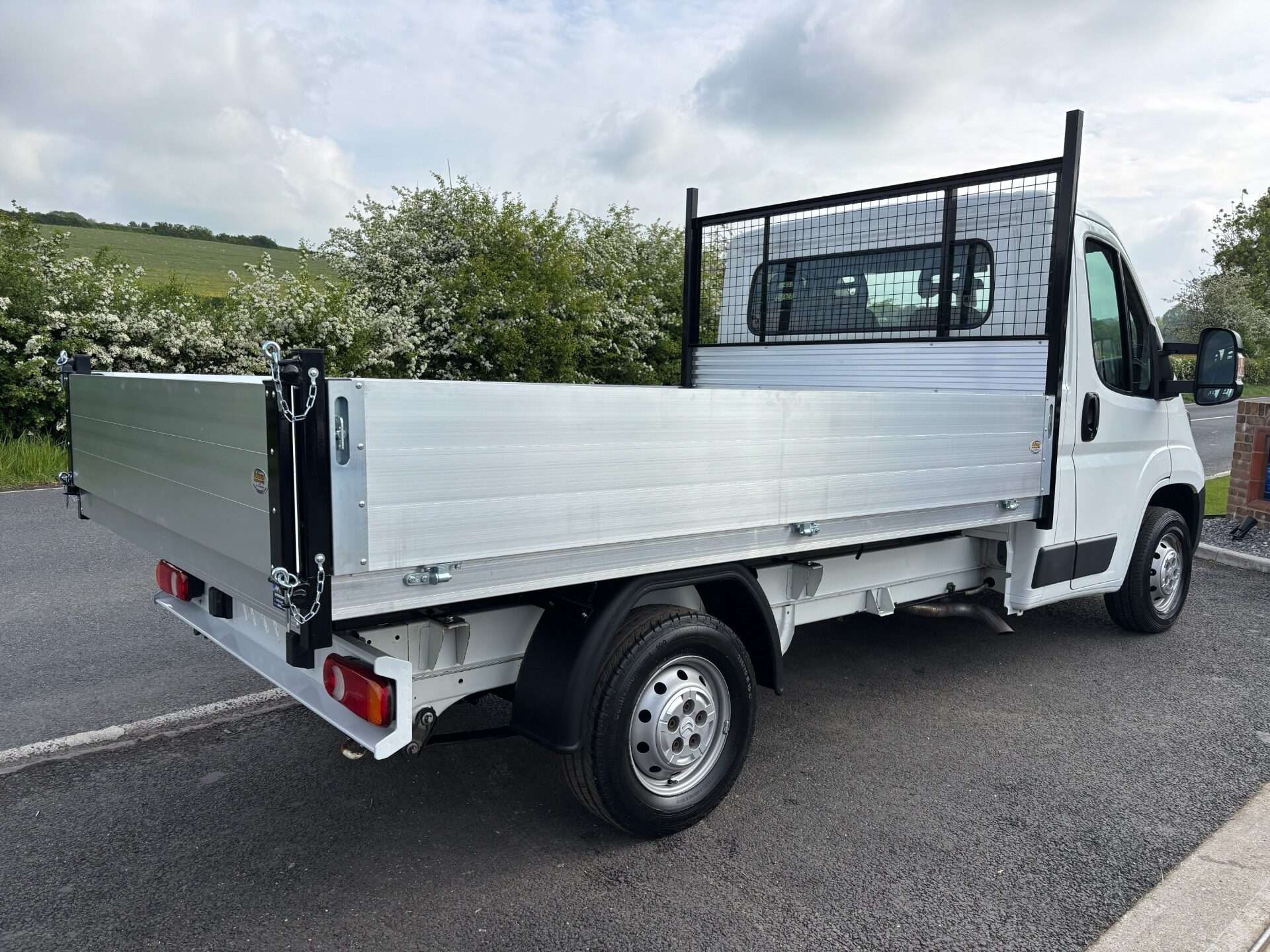 A 2016 CITROEN RELAY 35 L2 Single Cab Tipper - Air Con / New Body A 2016 CITROEN RELAY 35 L2 Single Cab Tipper - Air Con / New Body