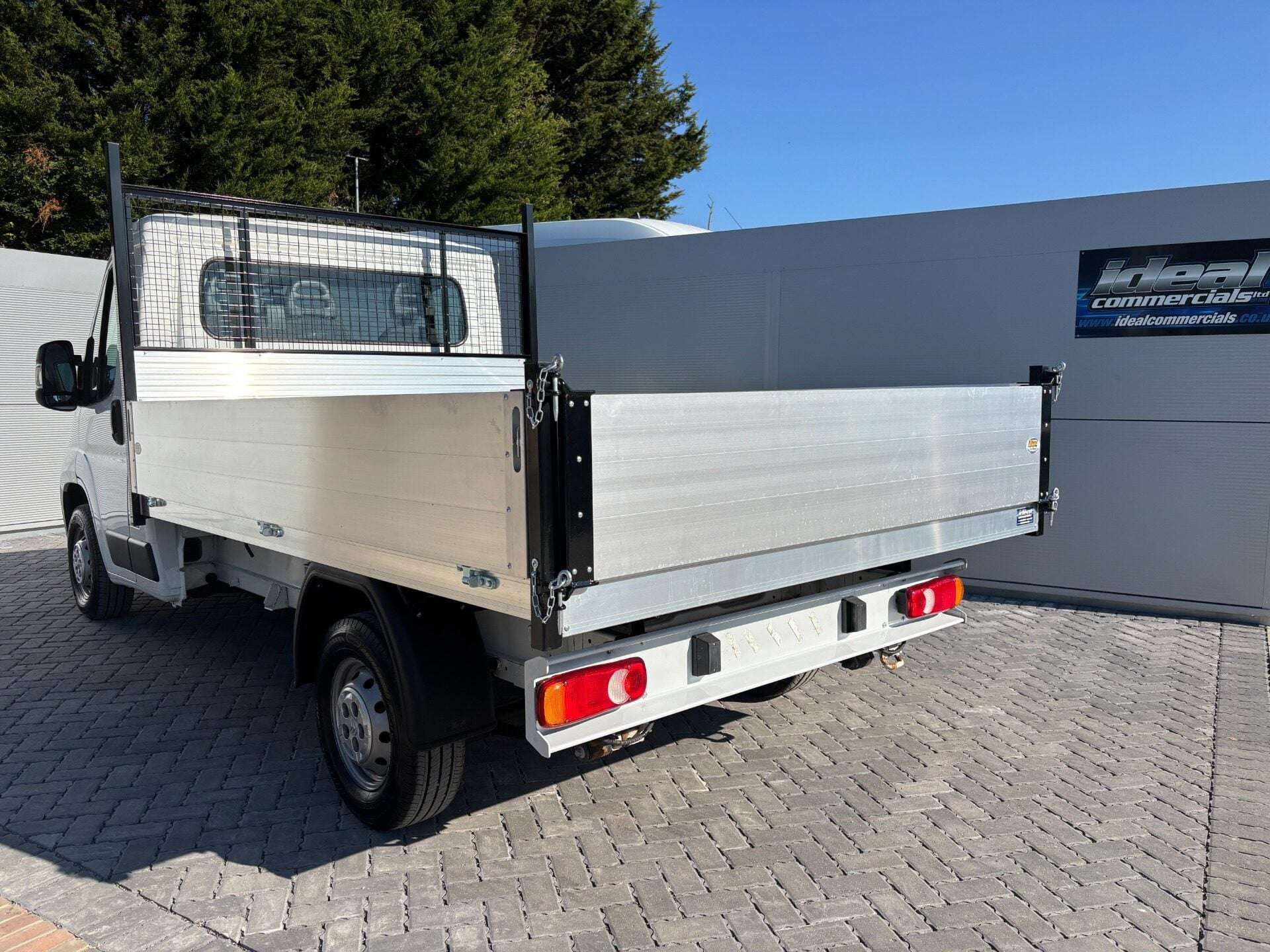 A 2016 CITROEN RELAY 35 L2 Single Cab Tipper - Air Con / New Body A 2016 CITROEN RELAY 35 L2 Single Cab Tipper - Air Con / New Body