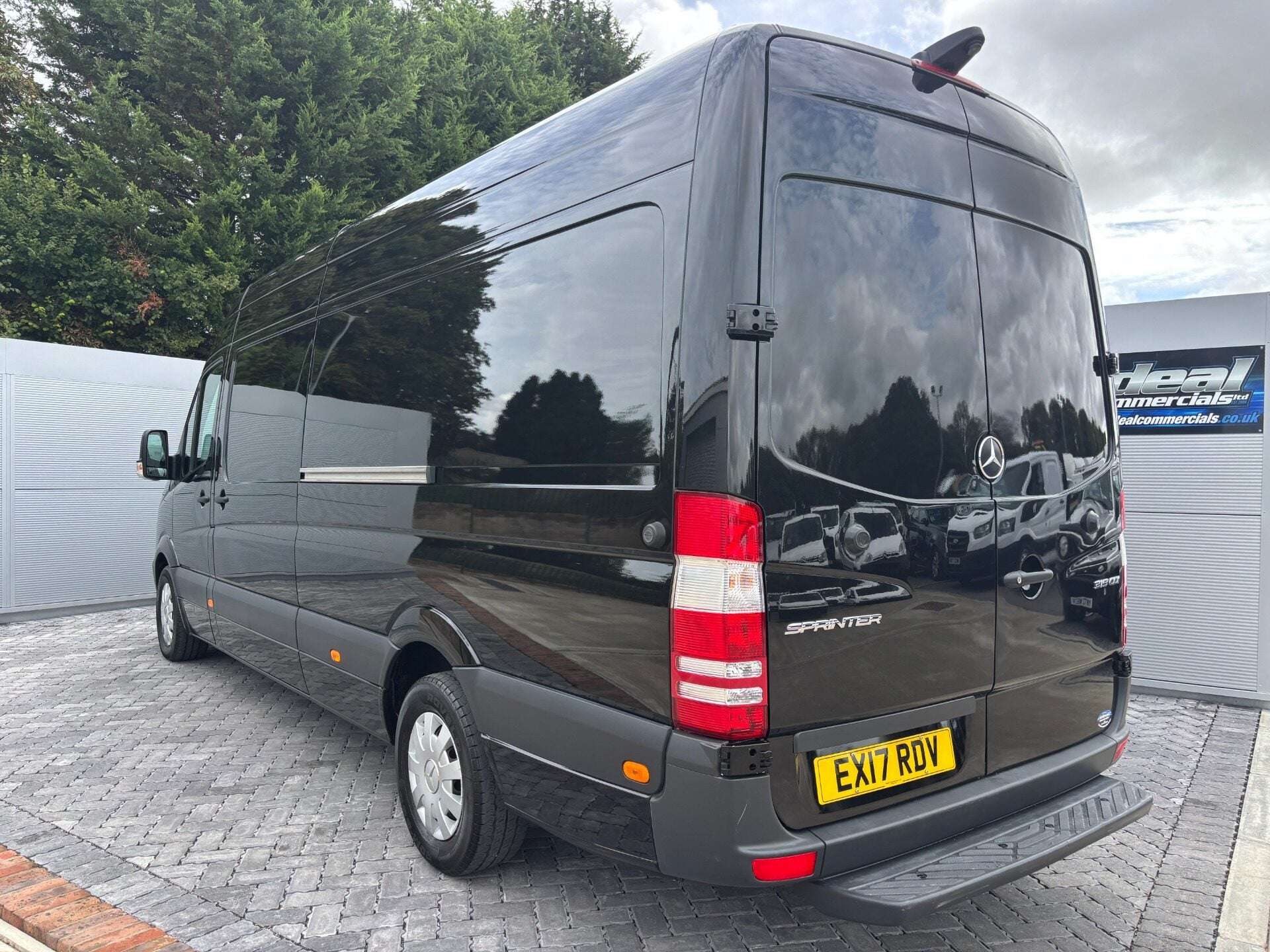 A 2017 MERCEDES-BENZ SPRINTER 319 V6 Cdi Lwb Hr Panel Van - Twin Side Doors / Air Con / Rear Camera A 2017 MERCEDES-BENZ SPRINTER 319 V6 Cdi Lwb Hr Panel Van - Twin Side Doors / Air Con / Rear Camera