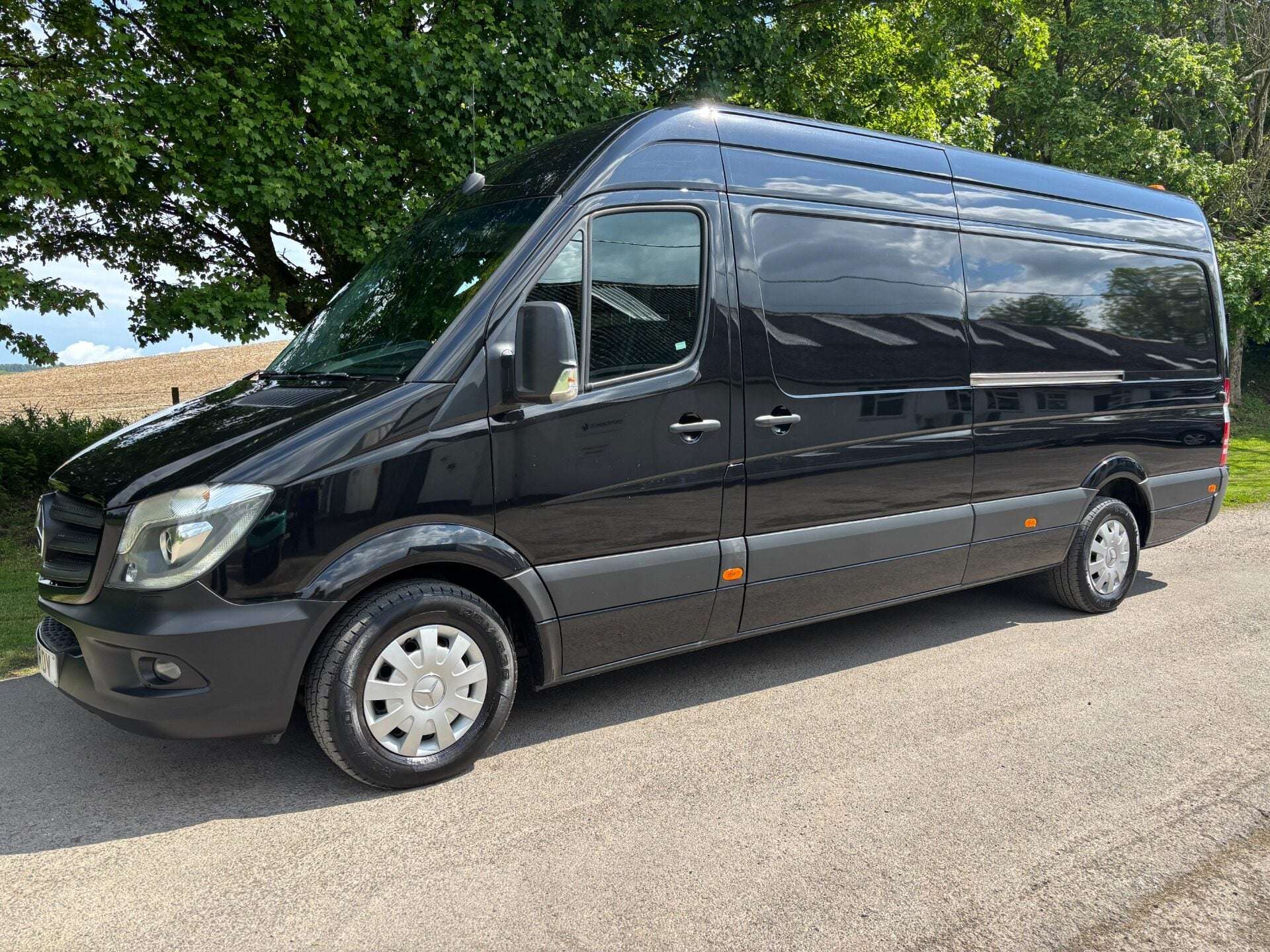 A 2017 MERCEDES-BENZ SPRINTER 319 V6 Cdi Lwb Hr Panel Van - Twin Side Doors / Air Con / Rear Camera A 2017 MERCEDES-BENZ SPRINTER 319 V6 Cdi Lwb Hr Panel Van - Twin Side Doors / Air Con / Rear Camera