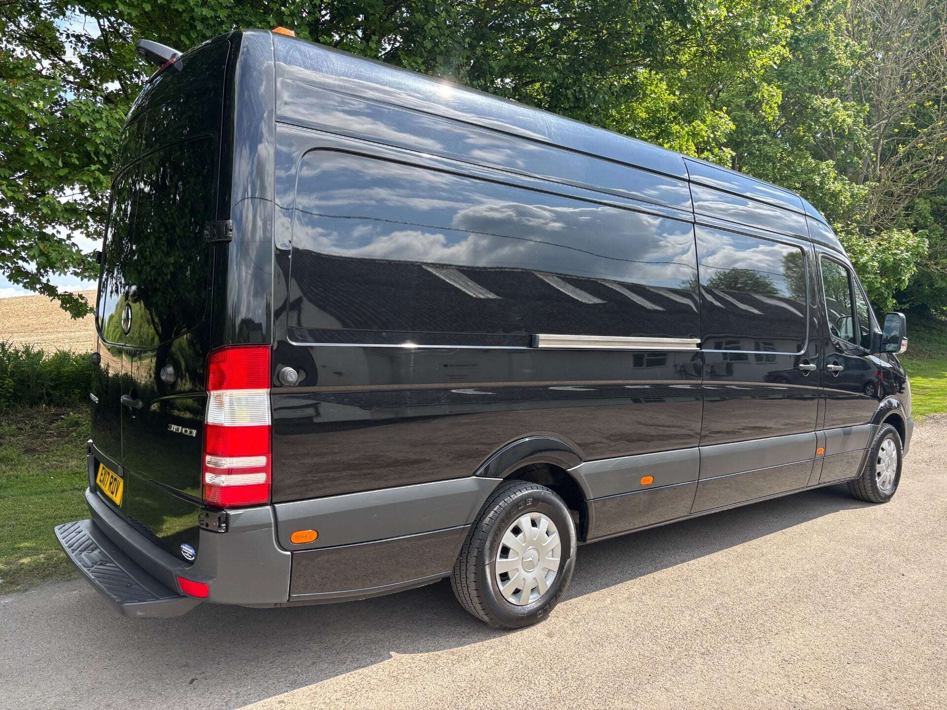 A 2017 MERCEDES-BENZ SPRINTER 319 V6 Cdi Lwb Hr Panel Van - Twin Side Doors / Air Con / Rear Camera A 2017 MERCEDES-BENZ SPRINTER 319 V6 Cdi Lwb Hr Panel Van - Twin Side Doors / Air Con / Rear Camera