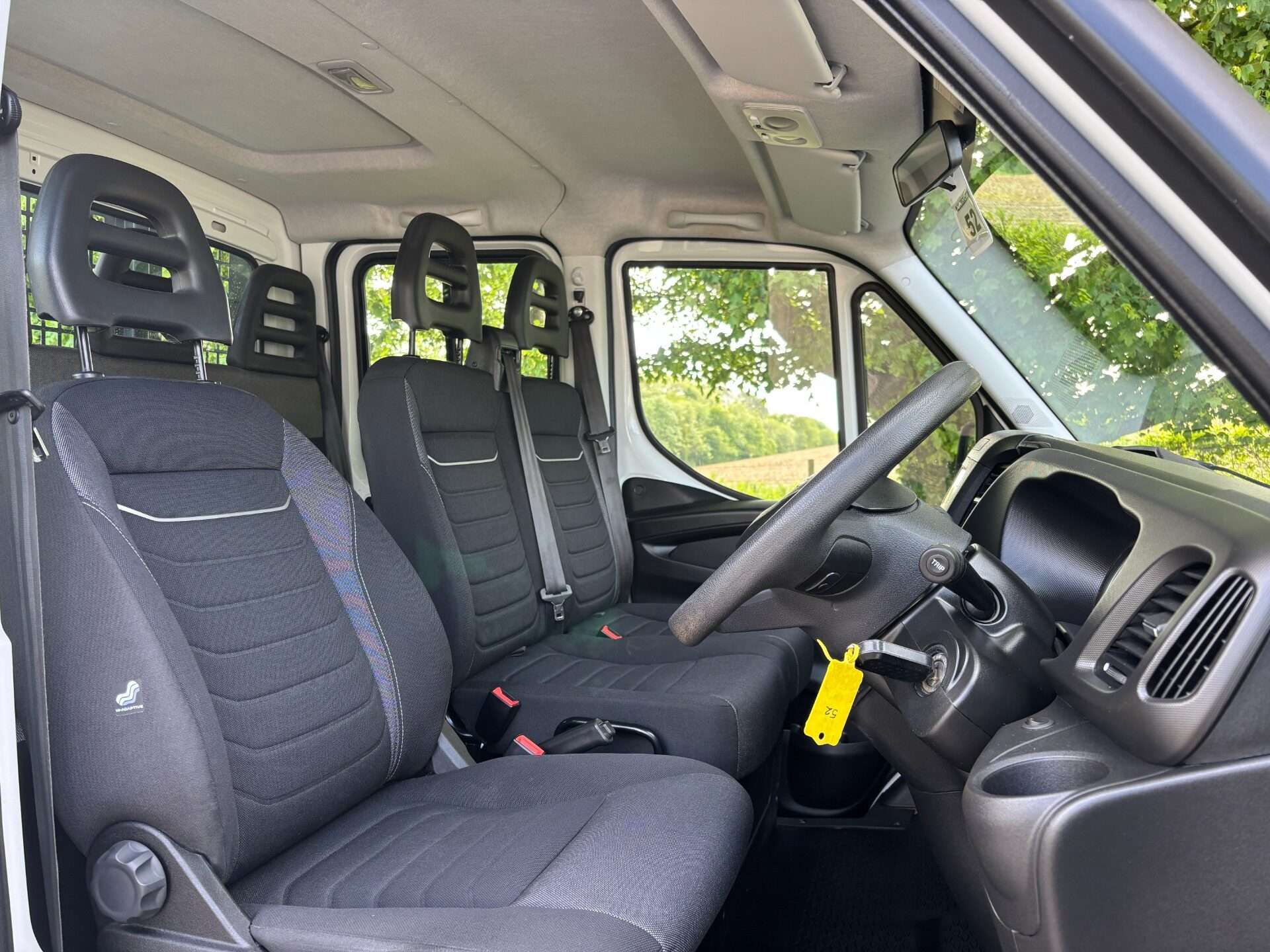 A 2022 IVECO DAILY 35C14D Crew Cab Tipper A 2022 IVECO DAILY 35C14D Crew Cab Tipper