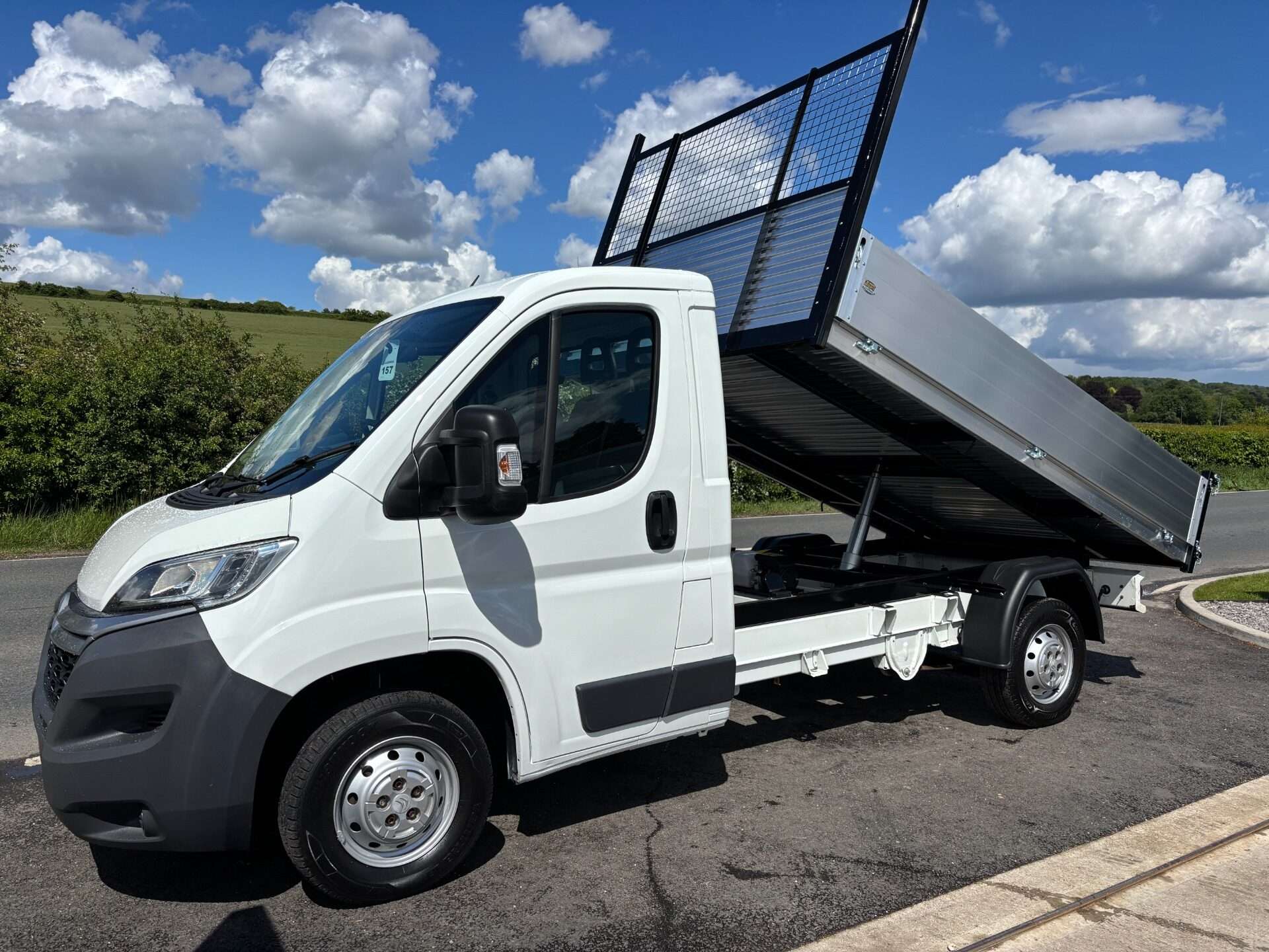 A 2016 CITROEN RELAY 35 L2 Single Cab Tipper - Air Con / New Body A 2016 CITROEN RELAY 35 L2 Single Cab Tipper - Air Con / New Body