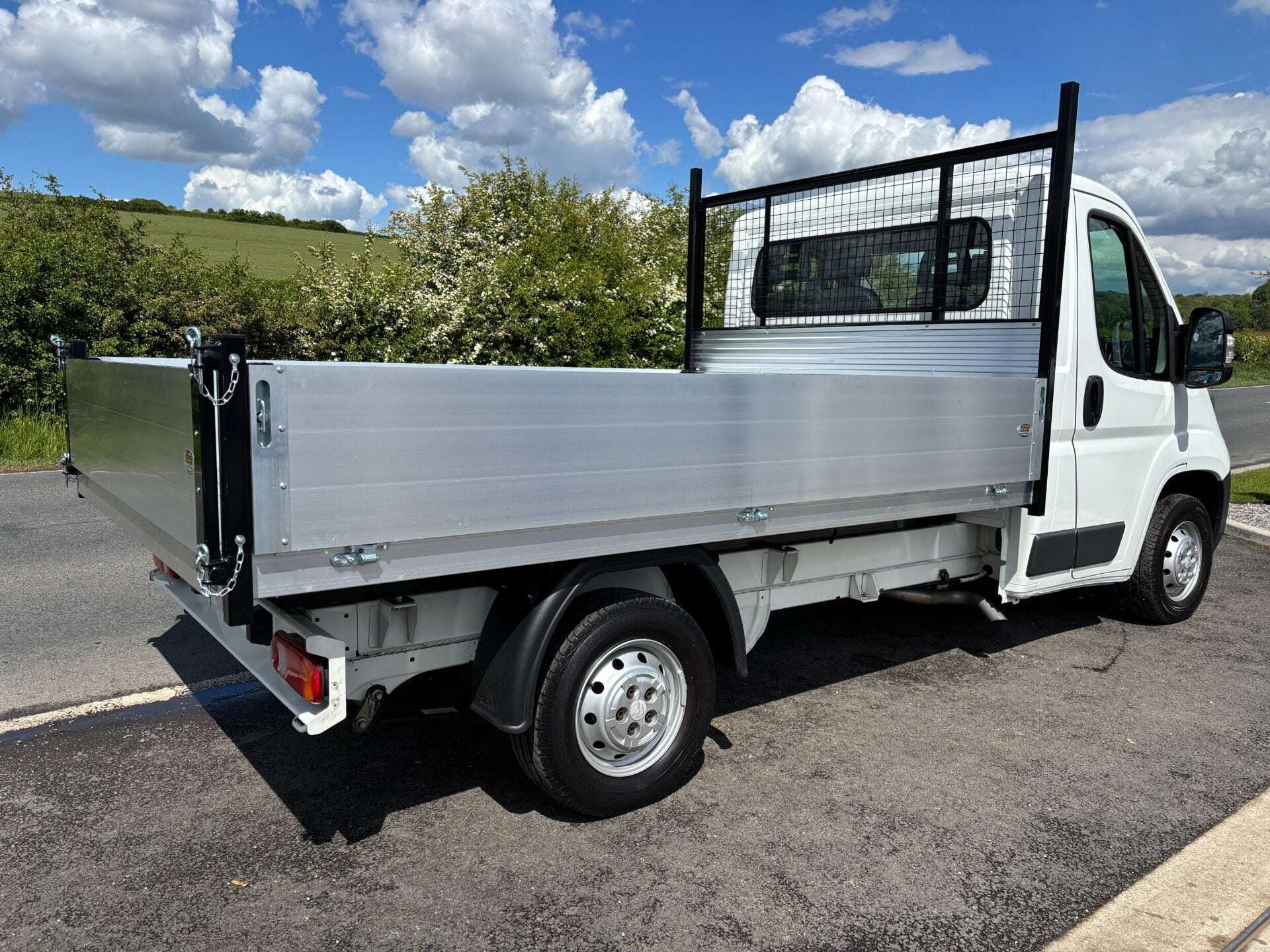 A 2016 CITROEN RELAY 35 L2 Single Cab Tipper - Air Con / New Body A 2016 CITROEN RELAY 35 L2 Single Cab Tipper - Air Con / New Body