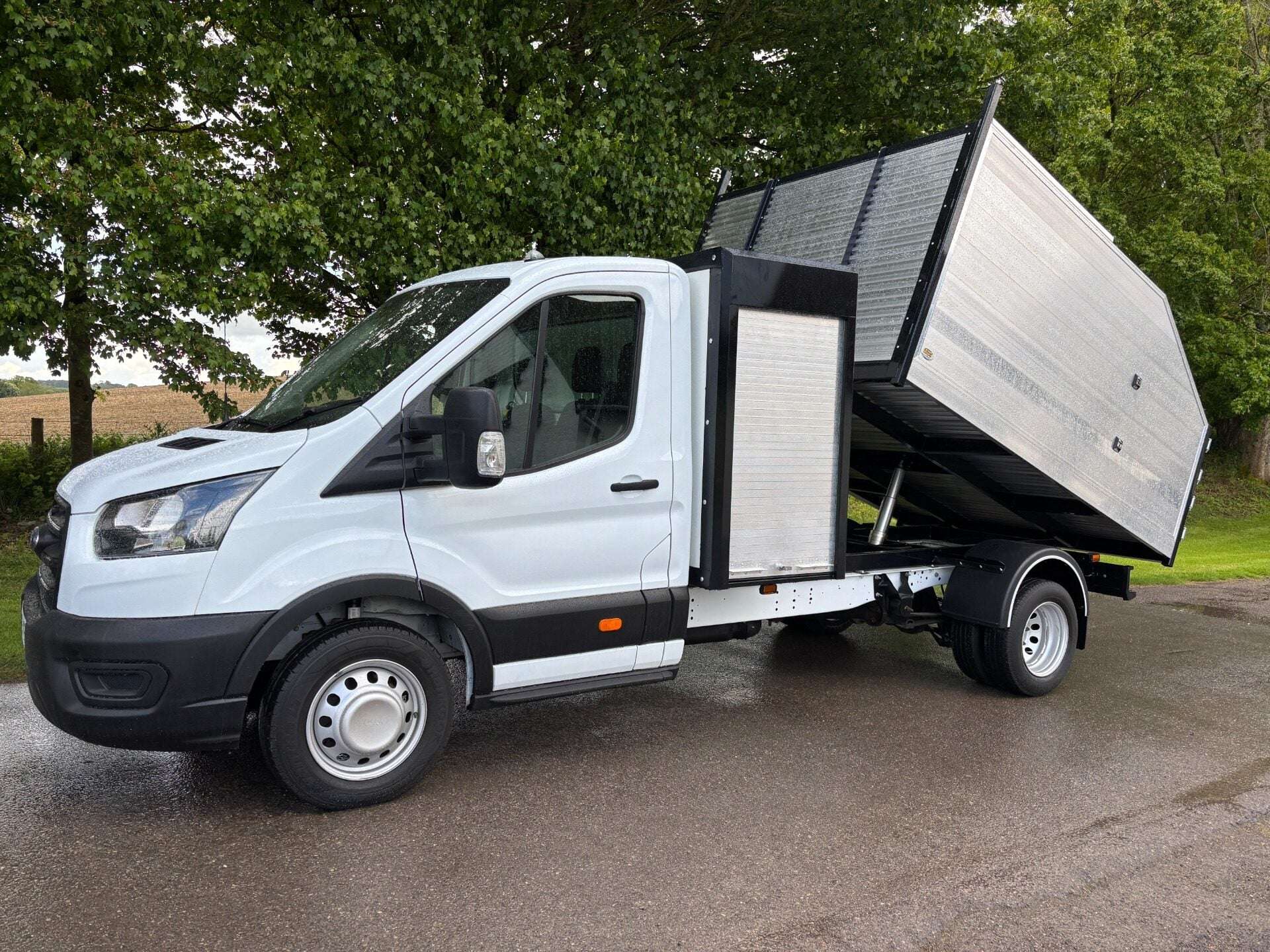 A 2023 FORD TRANSIT 350 Drw L3 130 ps Toolbox Arbor Tipper A 2023 FORD TRANSIT 350 Drw L3 130 ps Toolbox Arbor Tipper