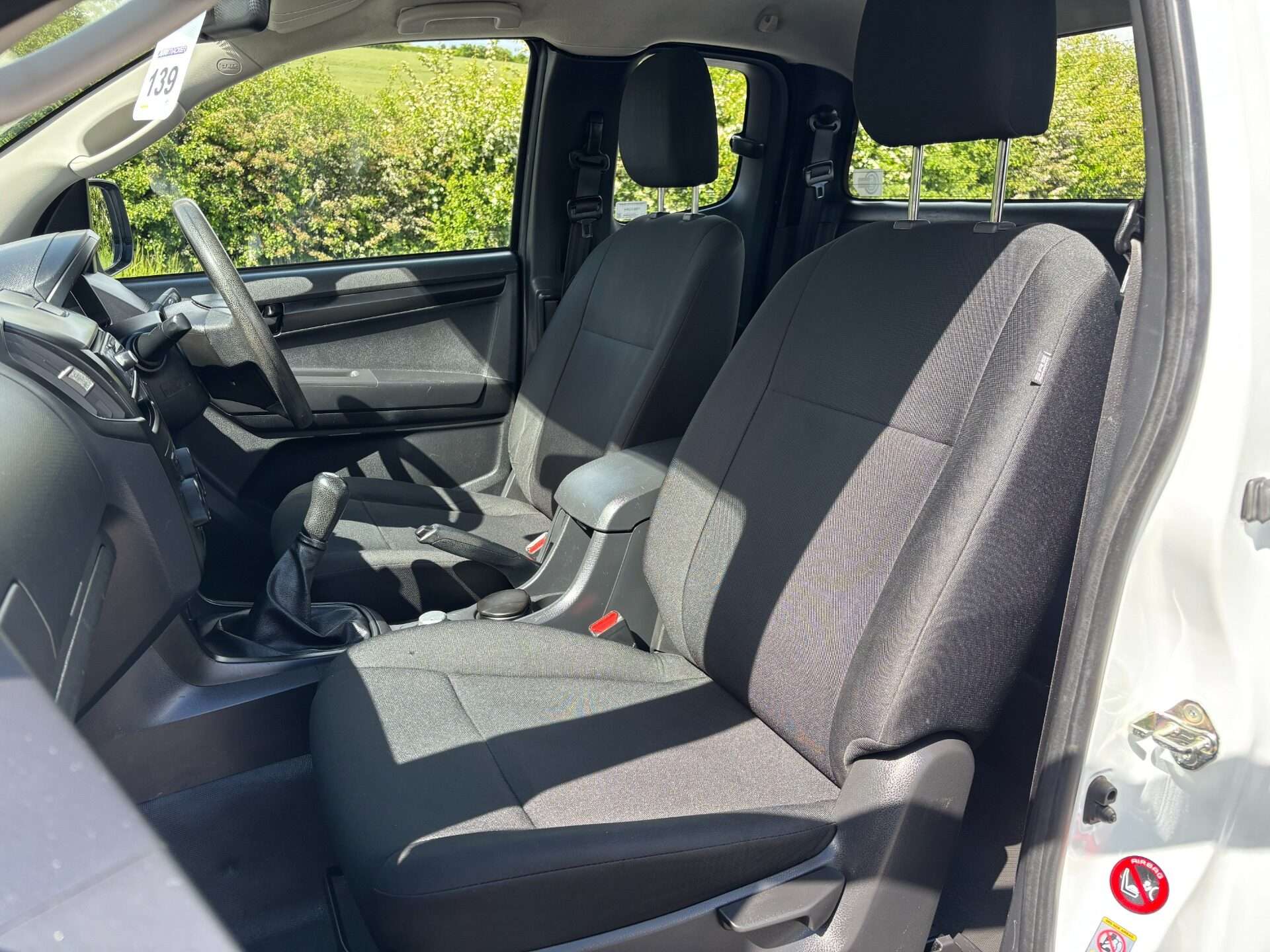 A 2017 ISUZU D-MAX Extended Cab 1.9 4x4 Pickup A 2017 ISUZU D-MAX Extended Cab 1.9 4x4 Pickup