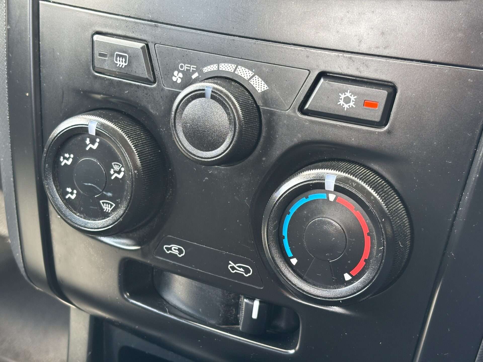 2017 ISUZU D-MAX 2017 ISUZU D-MAX