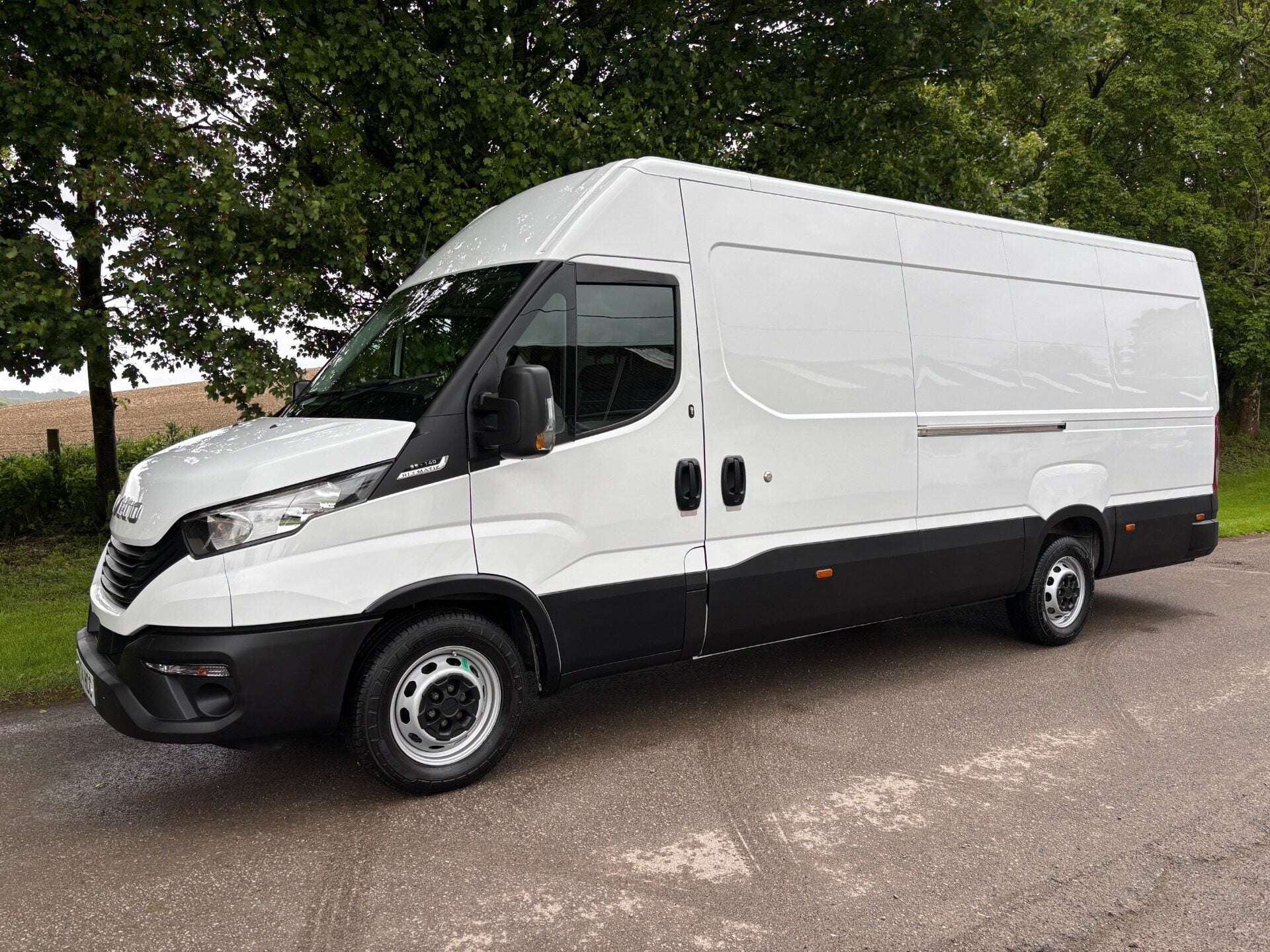 A 2024 IVECO DAILY 35S14V Hi-Matic Panel Van - Air Con / Auto / Car Play A 2024 IVECO DAILY 35S14V Hi-Matic Panel Van - Air Con / Auto / Car Play