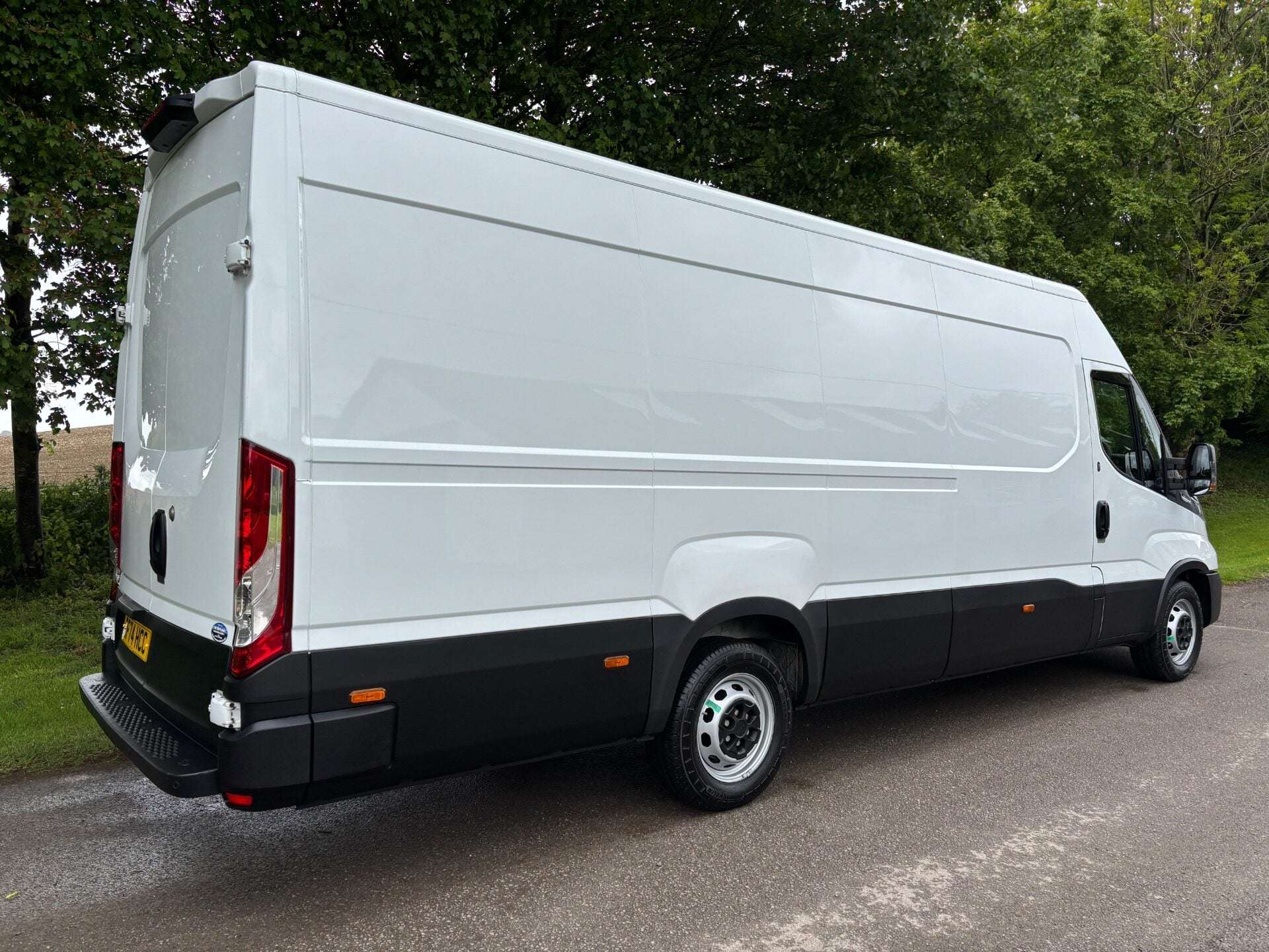 A 2024 IVECO DAILY 35S14V Hi-Matic Panel Van - Air Con / Auto / Car Play A 2024 IVECO DAILY 35S14V Hi-Matic Panel Van - Air Con / Auto / Car Play