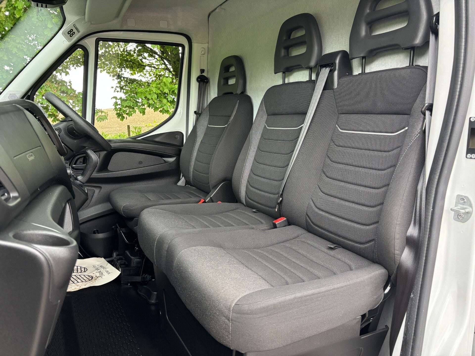 A 2024 IVECO DAILY 35S14V Hi-Matic Panel Van - Air Con / Auto / Car Play A 2024 IVECO DAILY 35S14V Hi-Matic Panel Van - Air Con / Auto / Car Play