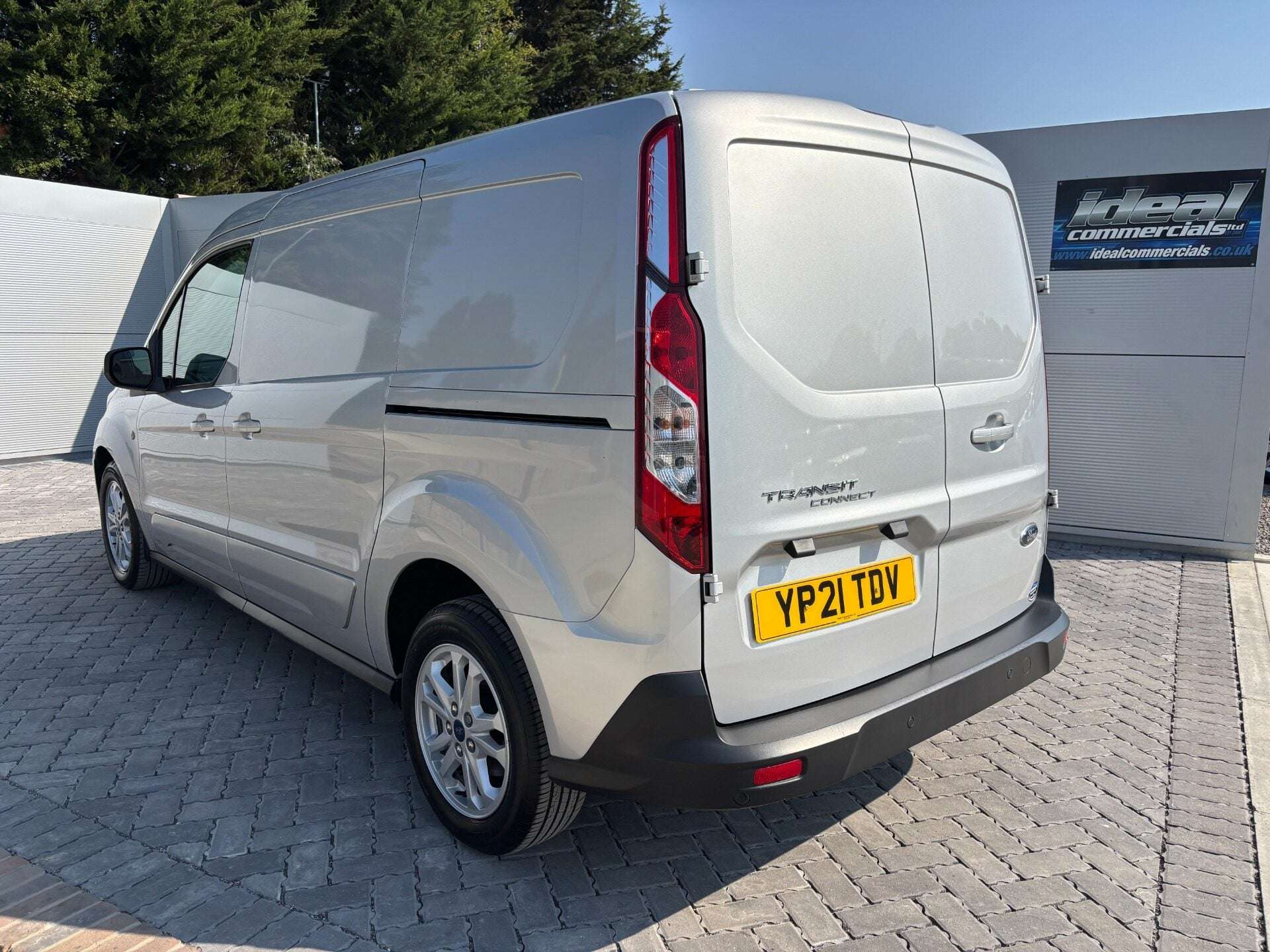 A 2021 FORD TRANSIT CONNECT 240 L2 120 ps Limited Panel Van A 2021 FORD TRANSIT CONNECT 240 L2 120 ps Limited Panel Van