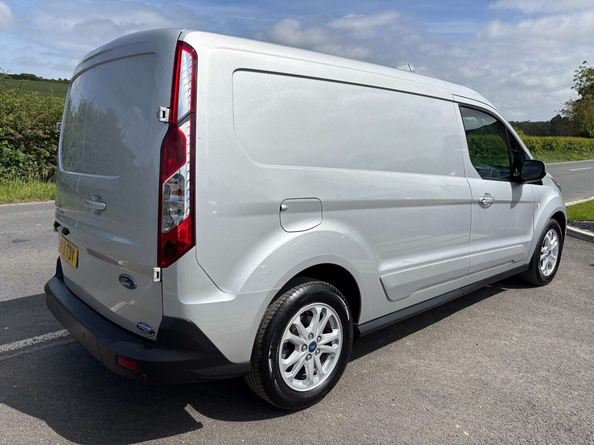 A 2021 FORD TRANSIT CONNECT 240 L2 120 ps Limited Panel Van A 2021 FORD TRANSIT CONNECT 240 L2 120 ps Limited Panel Van