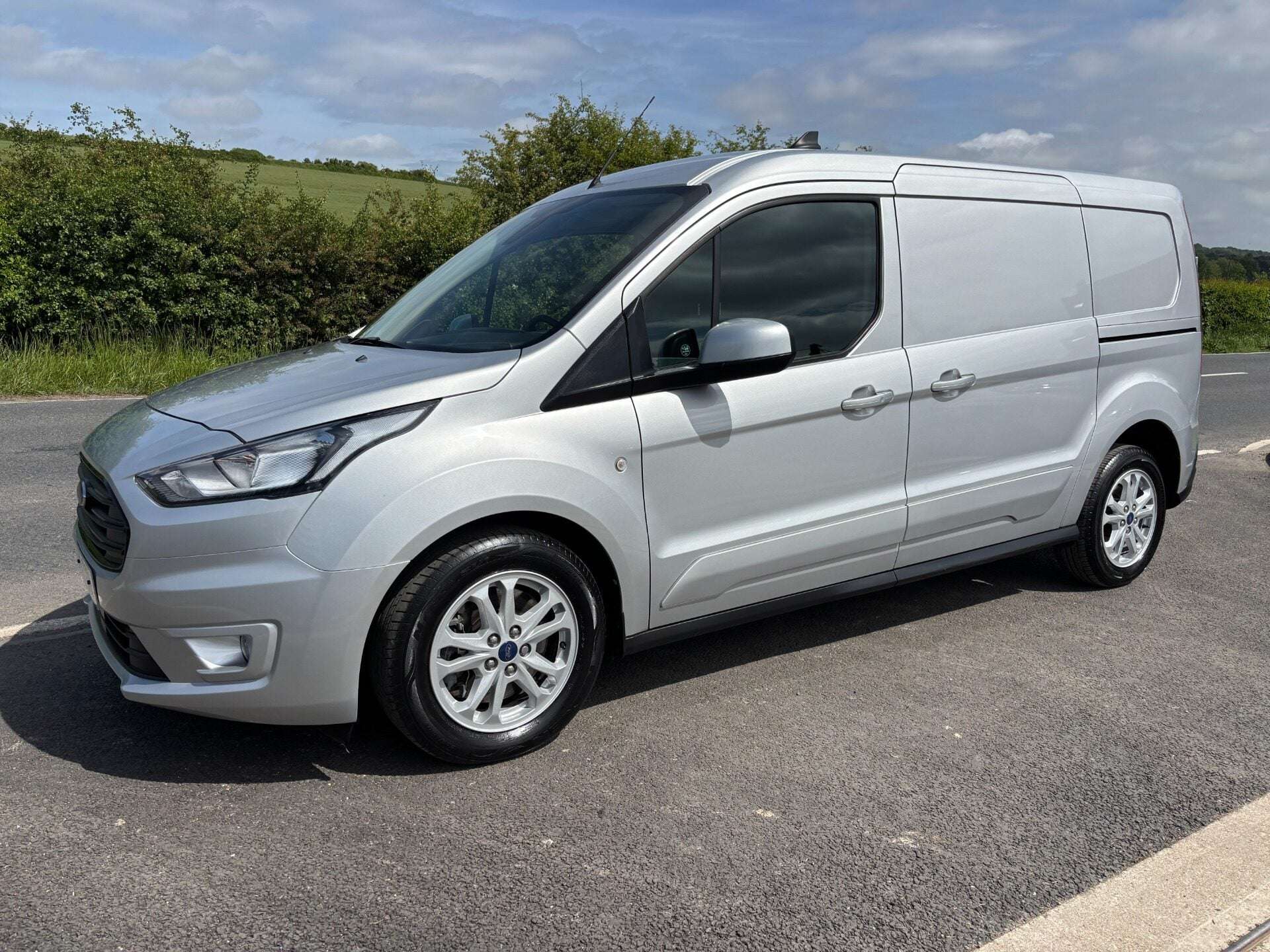 A 2021 FORD TRANSIT CONNECT 240 L2 120 ps Limited Panel Van A 2021 FORD TRANSIT CONNECT 240 L2 120 ps Limited Panel Van