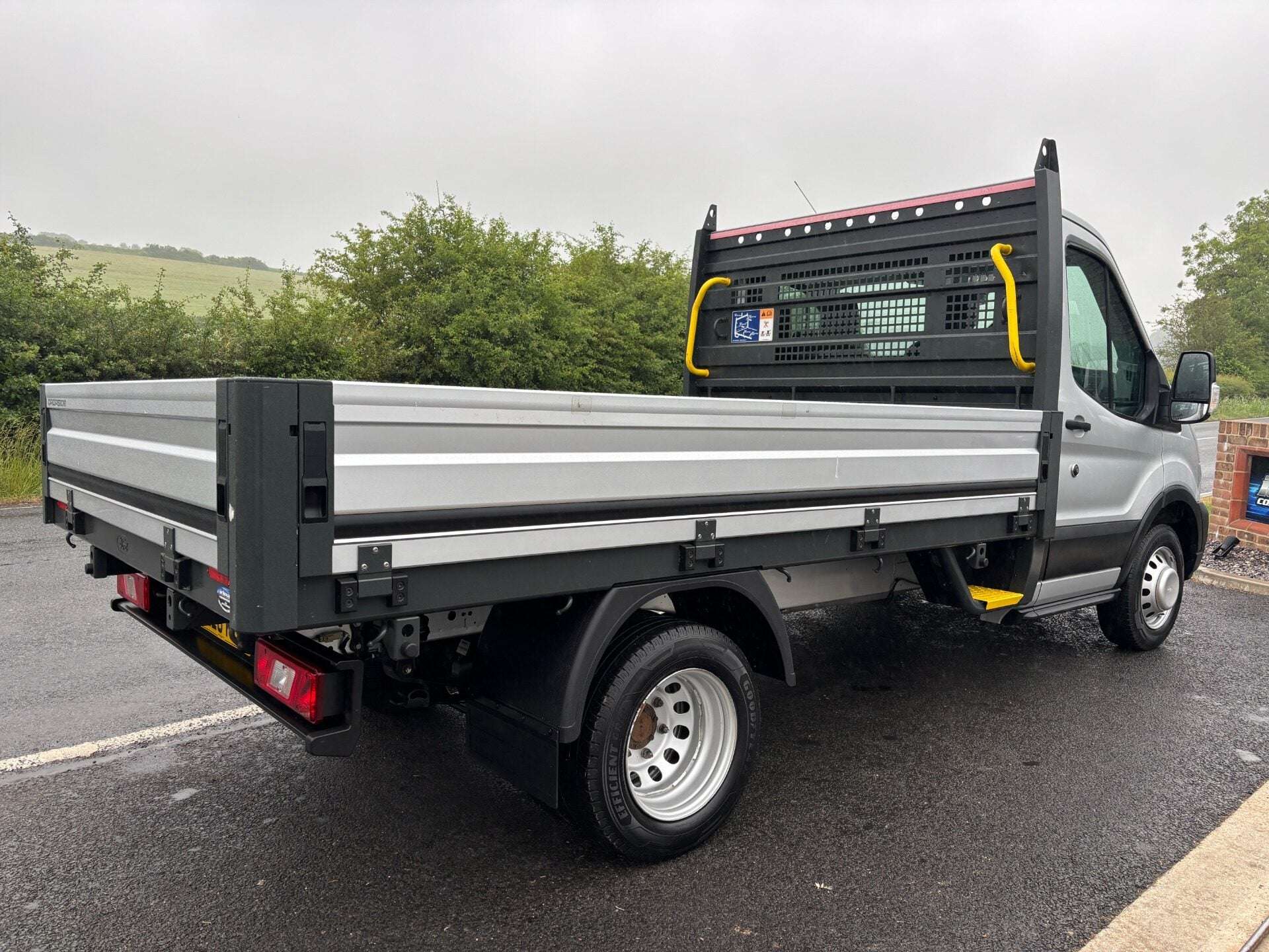 A 2020 FORD TRANSIT 350 Drw L2 130ps Single Cab Dropside - Air Con & Sat Nav A 2020 FORD TRANSIT 350 Drw L2 130ps Single Cab Dropside - Air Con & Sat Nav