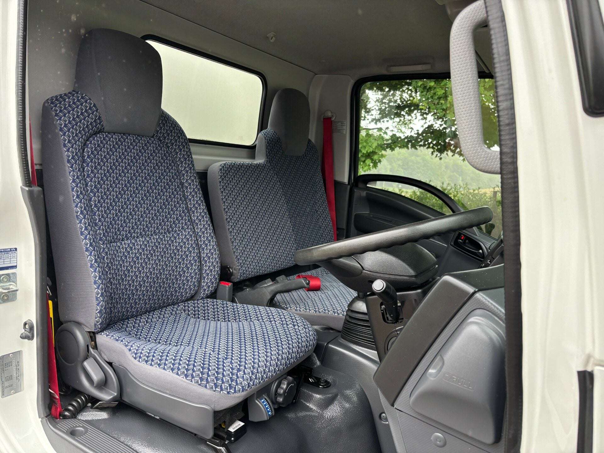A 2023 ISUZU GRAFTER N35.125T Toolbox Tipper A 2023 ISUZU GRAFTER N35.125T Toolbox Tipper