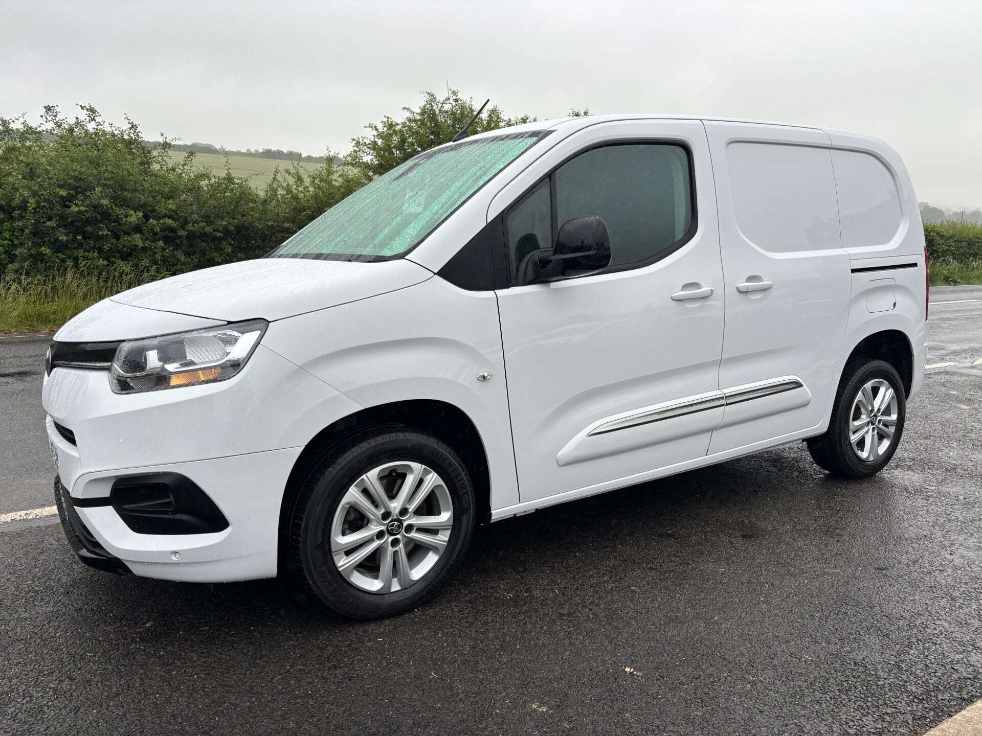 A 2024 TOYOTA PROACE CITY L1 Design 100 ps EAT8 Automatic Panel Van A 2024 TOYOTA PROACE CITY L1 Design 100 ps EAT8 Automatic Panel Van