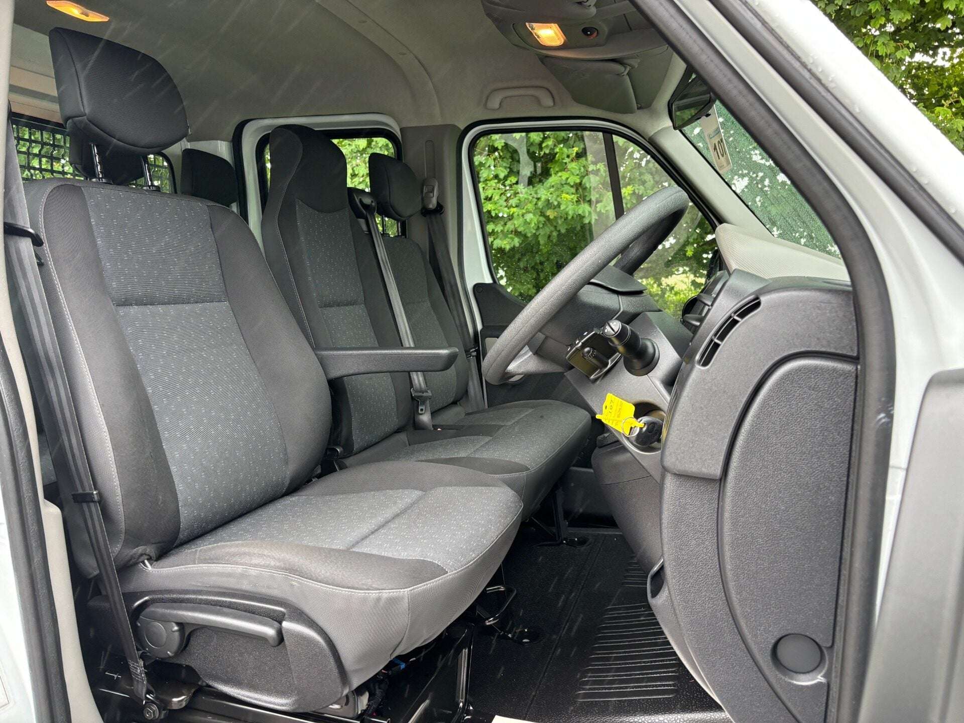 A 2016 VAUXHALL MOVANO F3500 L3 H1 125 ps Cdti Crew Cab Dropside with Tail Lift - Air Con A 2016 VAUXHALL MOVANO F3500 L3 H1 125 ps Cdti Crew Cab Dropside with Tail Lift - Air Con