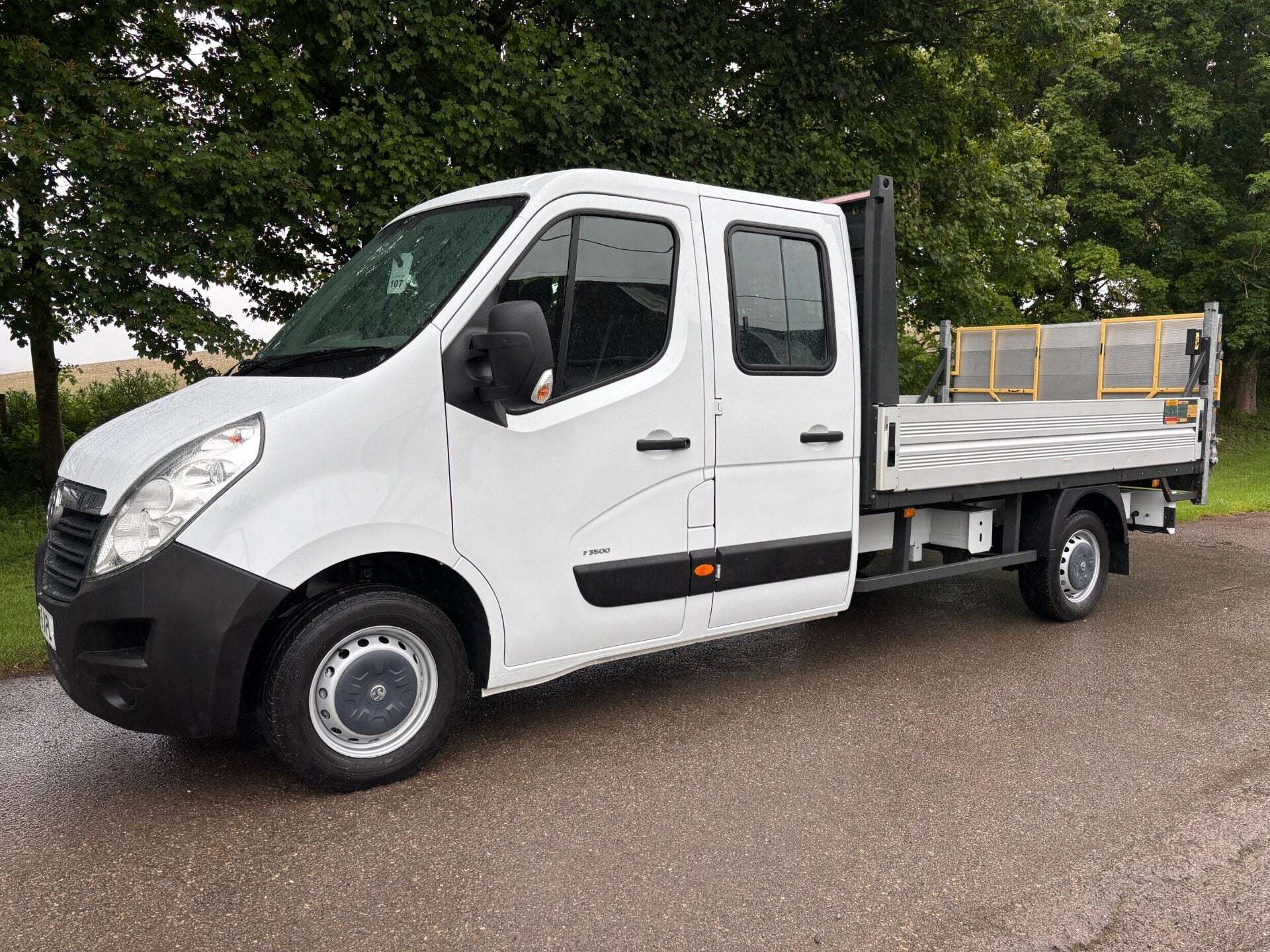 A 2016 VAUXHALL MOVANO F3500 L3 H1 125 ps Cdti Crew Cab Dropside with Tail Lift - Air Con A 2016 VAUXHALL MOVANO F3500 L3 H1 125 ps Cdti Crew Cab Dropside with Tail Lift - Air Con