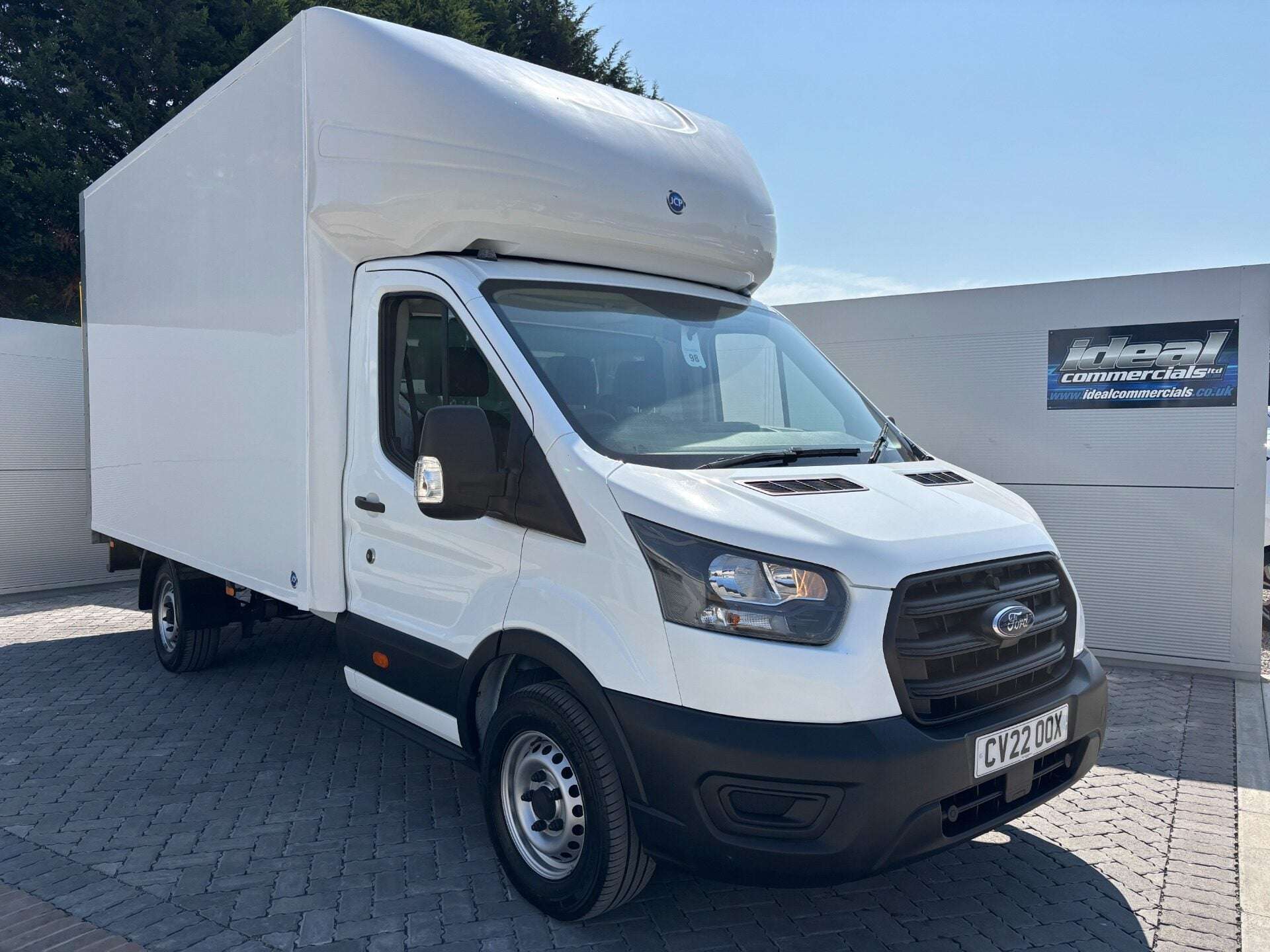 A 2022 FORD TRANSIT 350 Srw L4 130 ps Luton with Tail Lift A 2022 FORD TRANSIT 350 Srw L4 130 ps Luton with Tail Lift