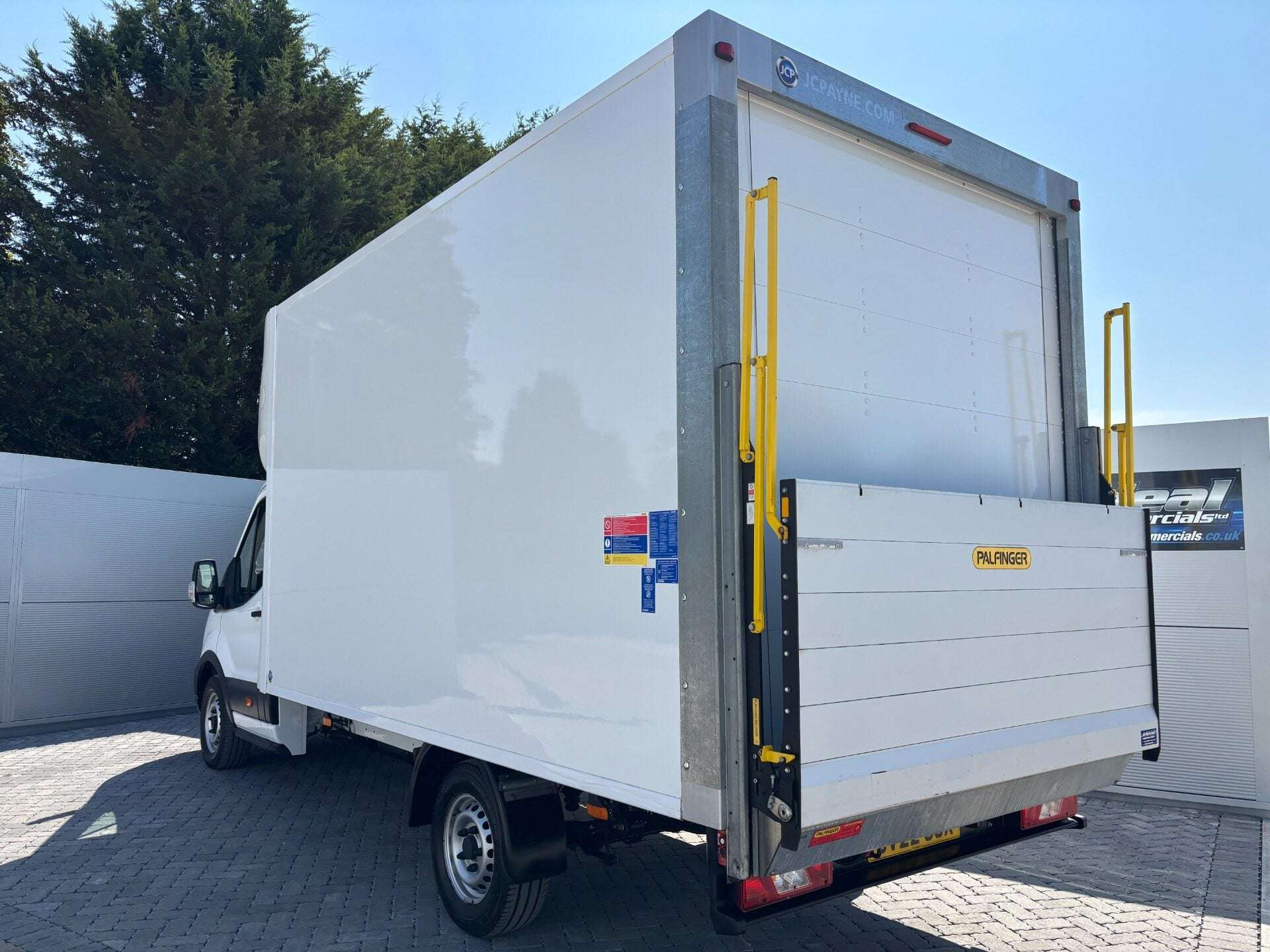 A 2022 FORD TRANSIT 350 Srw L4 130 ps Luton with Tail Lift A 2022 FORD TRANSIT 350 Srw L4 130 ps Luton with Tail Lift