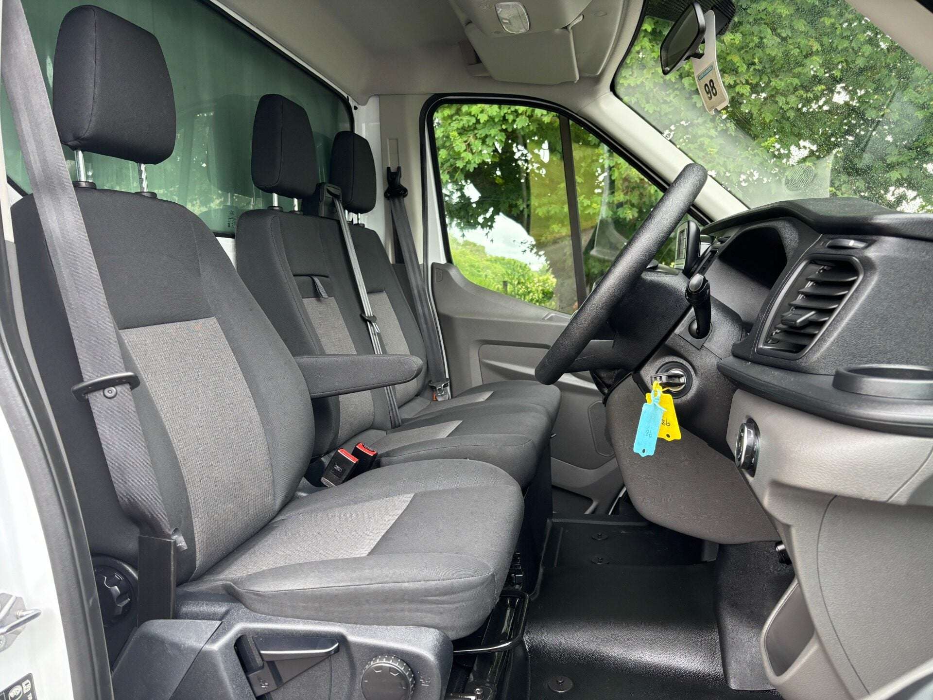 A 2022 FORD TRANSIT 350 Srw L4 130 ps Luton with Tail Lift A 2022 FORD TRANSIT 350 Srw L4 130 ps Luton with Tail Lift