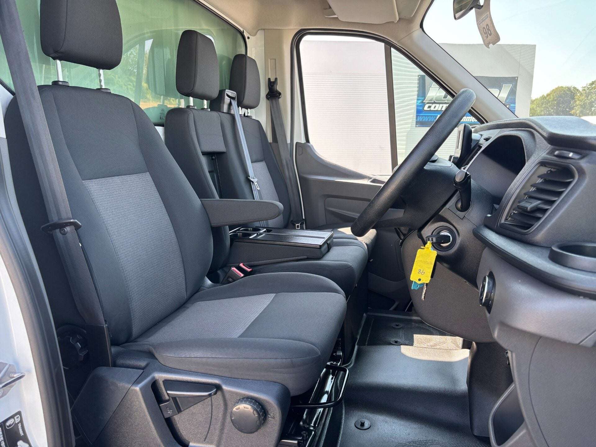 A 2022 FORD TRANSIT 350 Srw L4 130 ps Luton with Tail Lift A 2022 FORD TRANSIT 350 Srw L4 130 ps Luton with Tail Lift