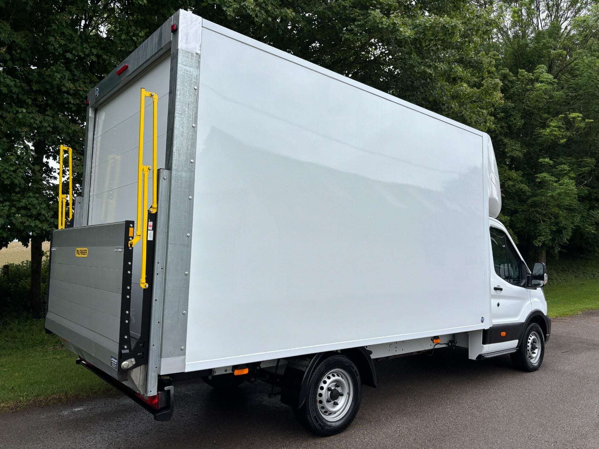 A 2022 FORD TRANSIT 350 Srw L4 130 ps Luton with Tail Lift A 2022 FORD TRANSIT 350 Srw L4 130 ps Luton with Tail Lift