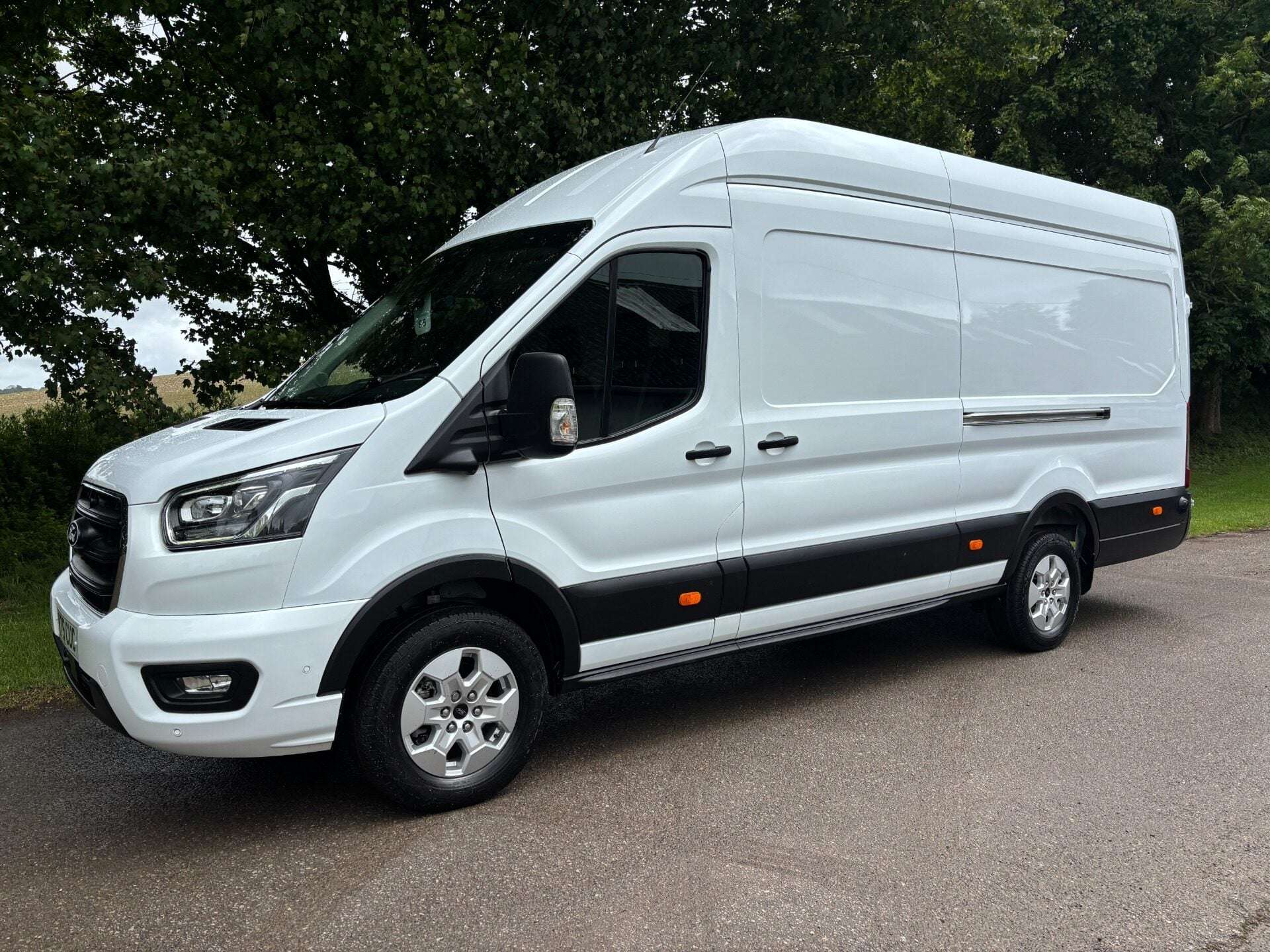A 2025 FORD TRANSIT 350 L4 H3 165 ps Limited Panel Van - Sat Nav / 360 Camera's A 2025 FORD TRANSIT 350 L4 H3 165 ps Limited Panel Van - Sat Nav / 360 Camera's