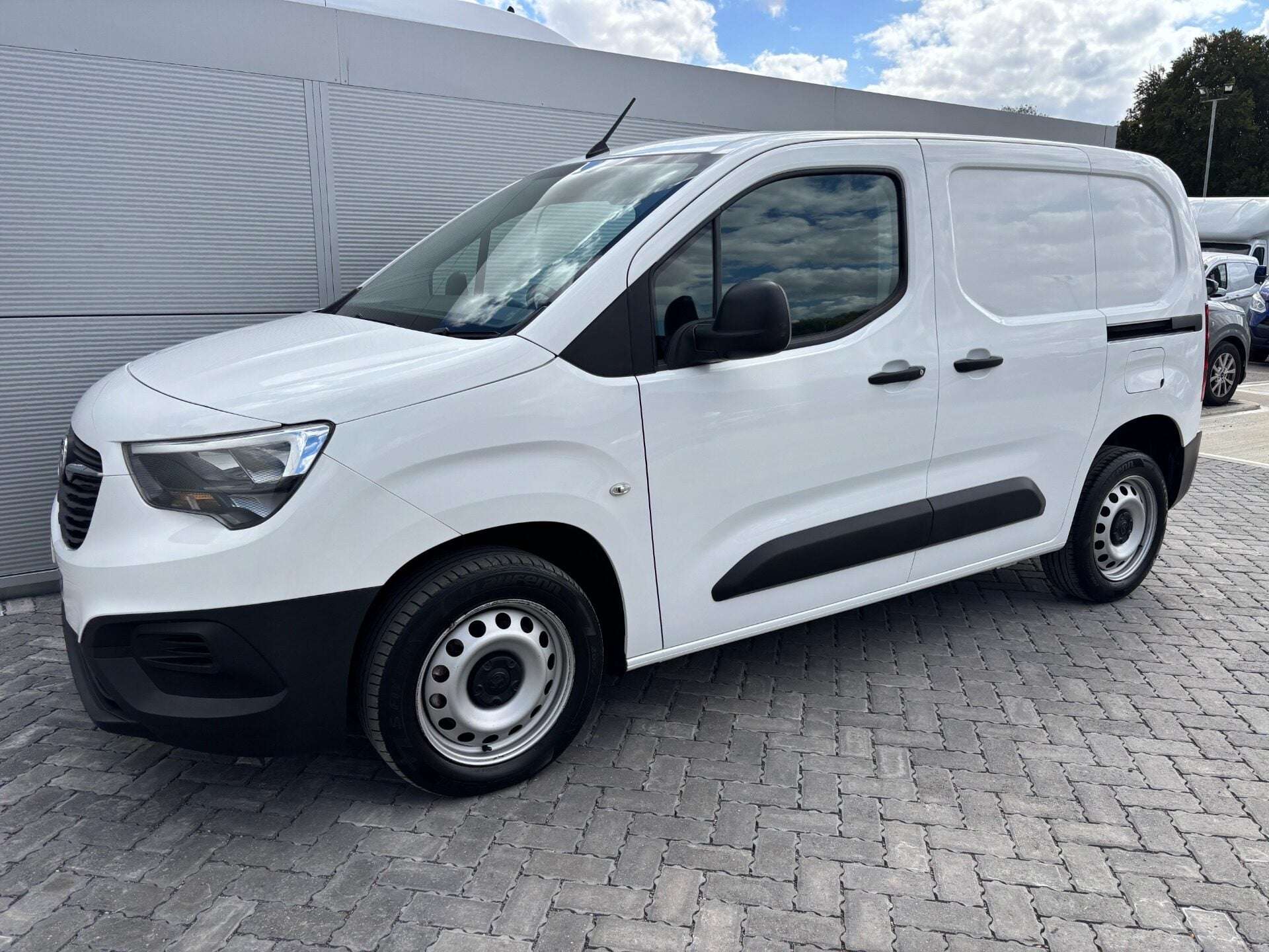 A 2021 VAUXHALL COMBO L1H1 2300 100 ps Dynamic Panel Van - No VAT A 2021 VAUXHALL COMBO L1H1 2300 100 ps Dynamic Panel Van - No VAT