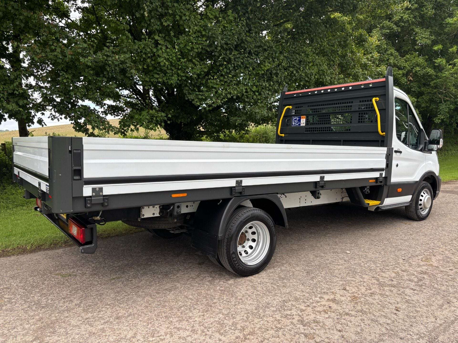 A 2022 FORD TRANSIT 350 Drw L4 170 ps Dropside Truck A 2022 FORD TRANSIT 350 Drw L4 170 ps Dropside Truck