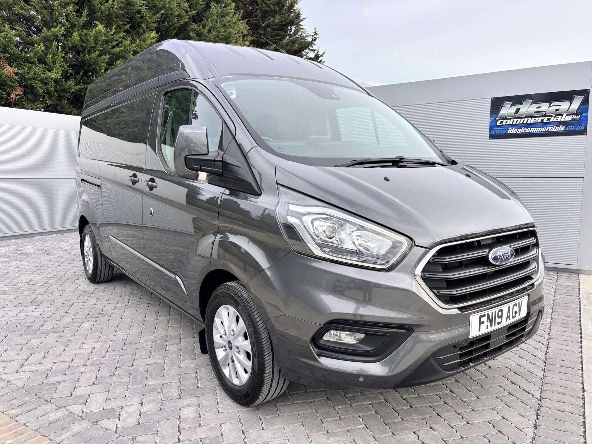 A 2019 FORD TRANSIT CUSTOM 300 L2 H2 Limited 130 ps Panel Van A 2019 FORD TRANSIT CUSTOM 300 L2 H2 Limited 130 ps Panel Van
