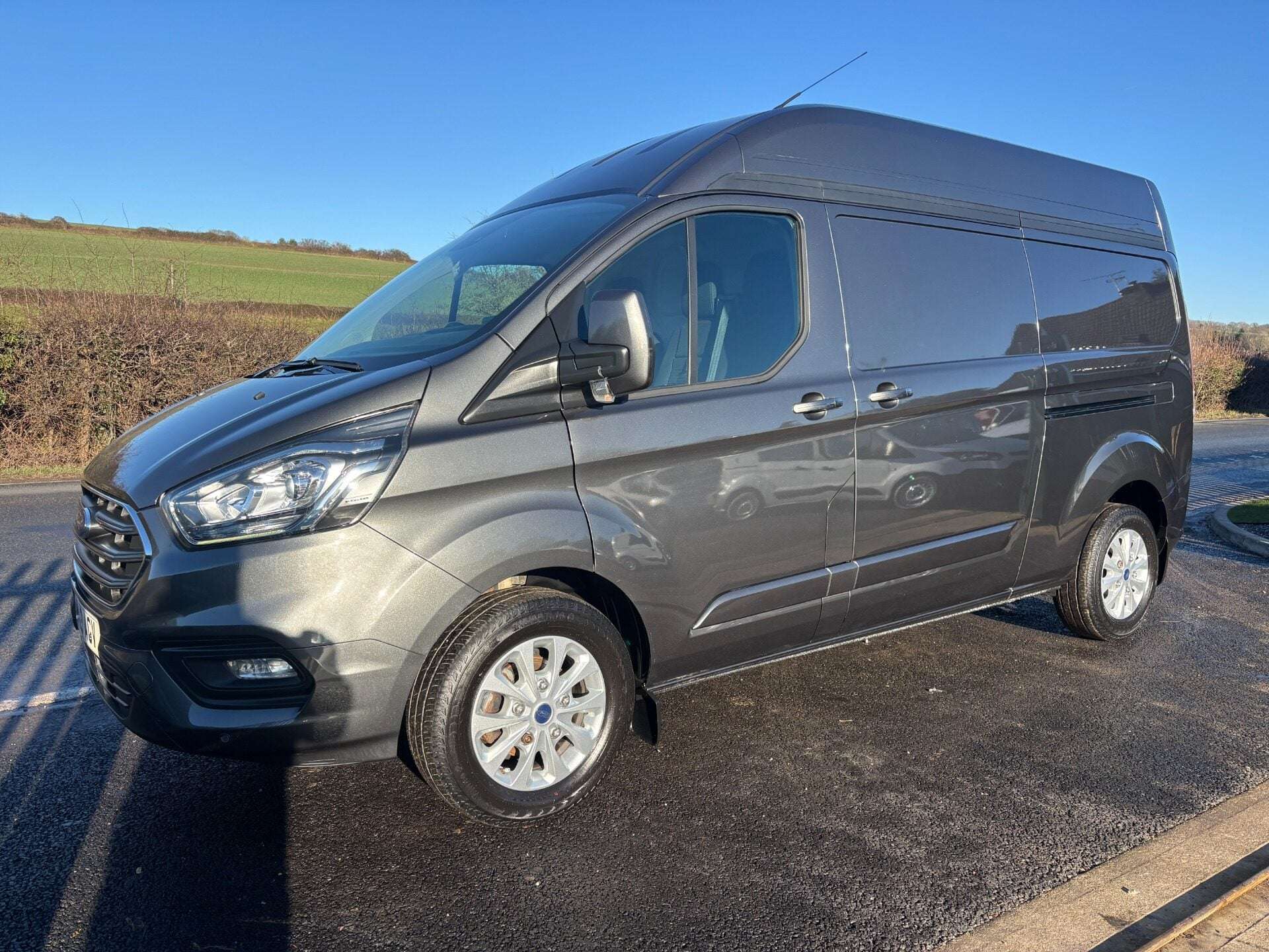 A 2019 FORD TRANSIT CUSTOM 300 L2 H2 Limited 130 ps Panel Van A 2019 FORD TRANSIT CUSTOM 300 L2 H2 Limited 130 ps Panel Van