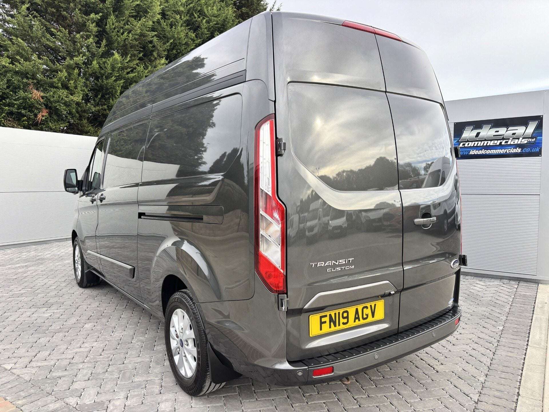 A 2019 FORD TRANSIT CUSTOM 300 L2 H2 Limited 130 ps Panel Van A 2019 FORD TRANSIT CUSTOM 300 L2 H2 Limited 130 ps Panel Van
