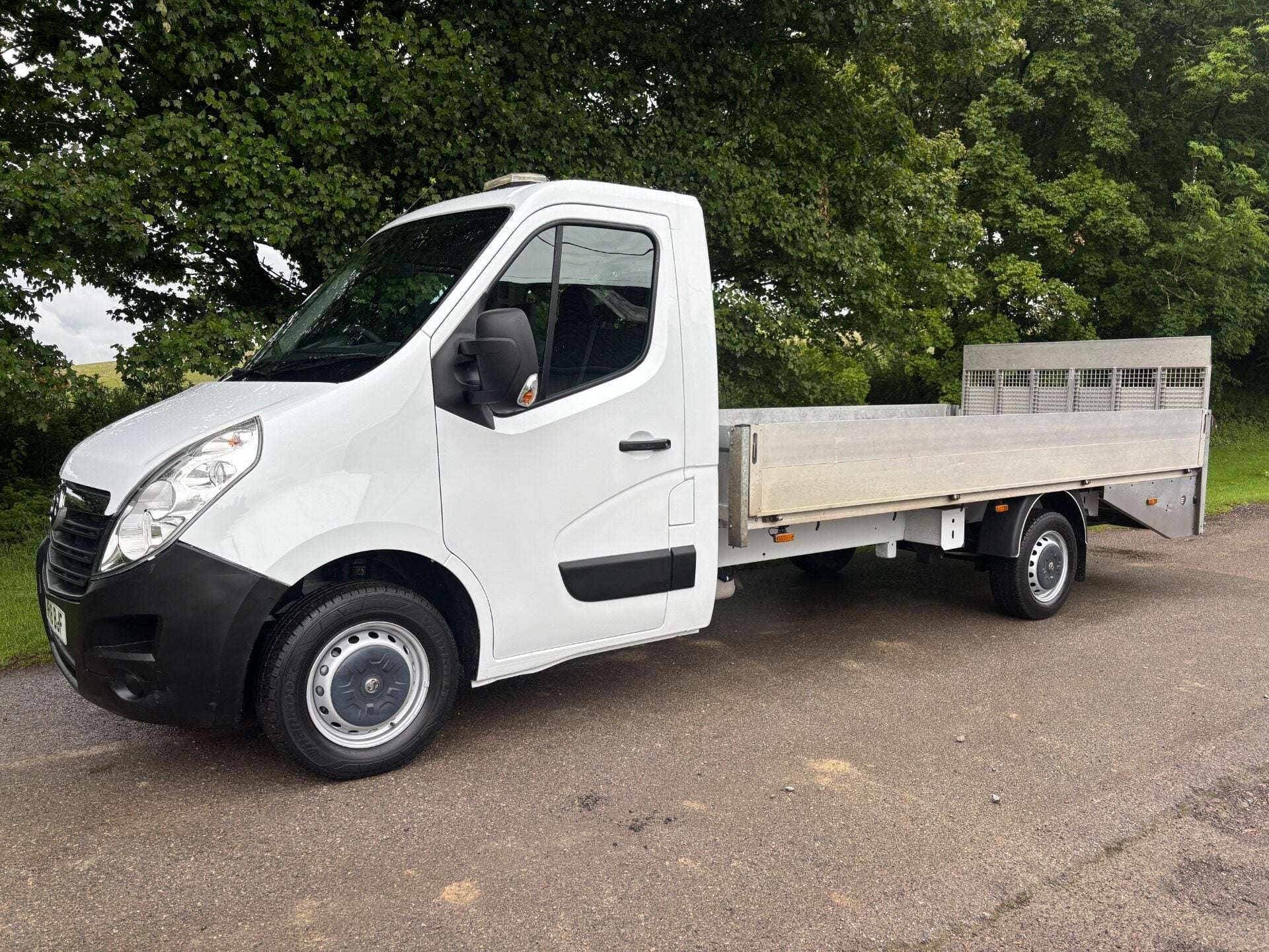 A 2018 VAUXHALL MOVANO L3H1 F3500 135 ps Lawn Mower Beavertail Truck A 2018 VAUXHALL MOVANO L3H1 F3500 135 ps Lawn Mower Beavertail Truck