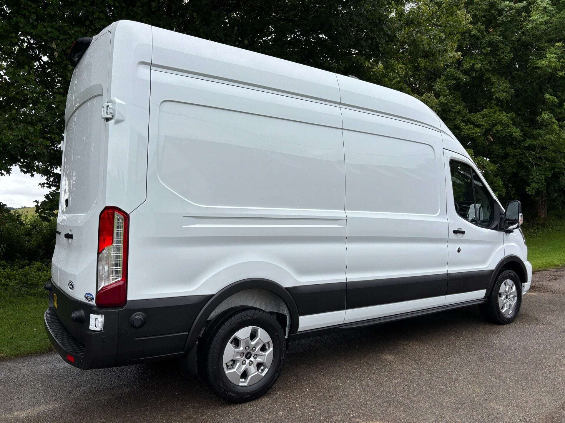 A 2026 FORD TRANSIT 350 Limited L3H3 165 ps Panel Van A 2026 FORD TRANSIT 350 Limited L3H3 165 ps Panel Van
