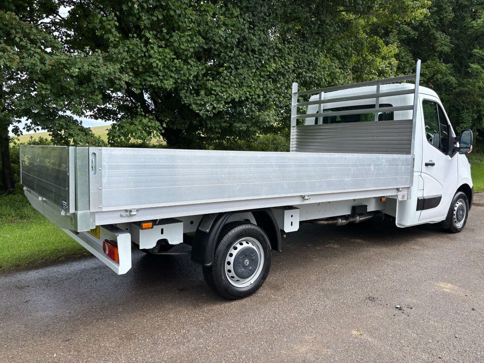 A 2018 VAUXHALL MOVANO L3H1 F3500 145 ps Dropside Truck - New Body A 2018 VAUXHALL MOVANO L3H1 F3500 145 ps Dropside Truck - New Body