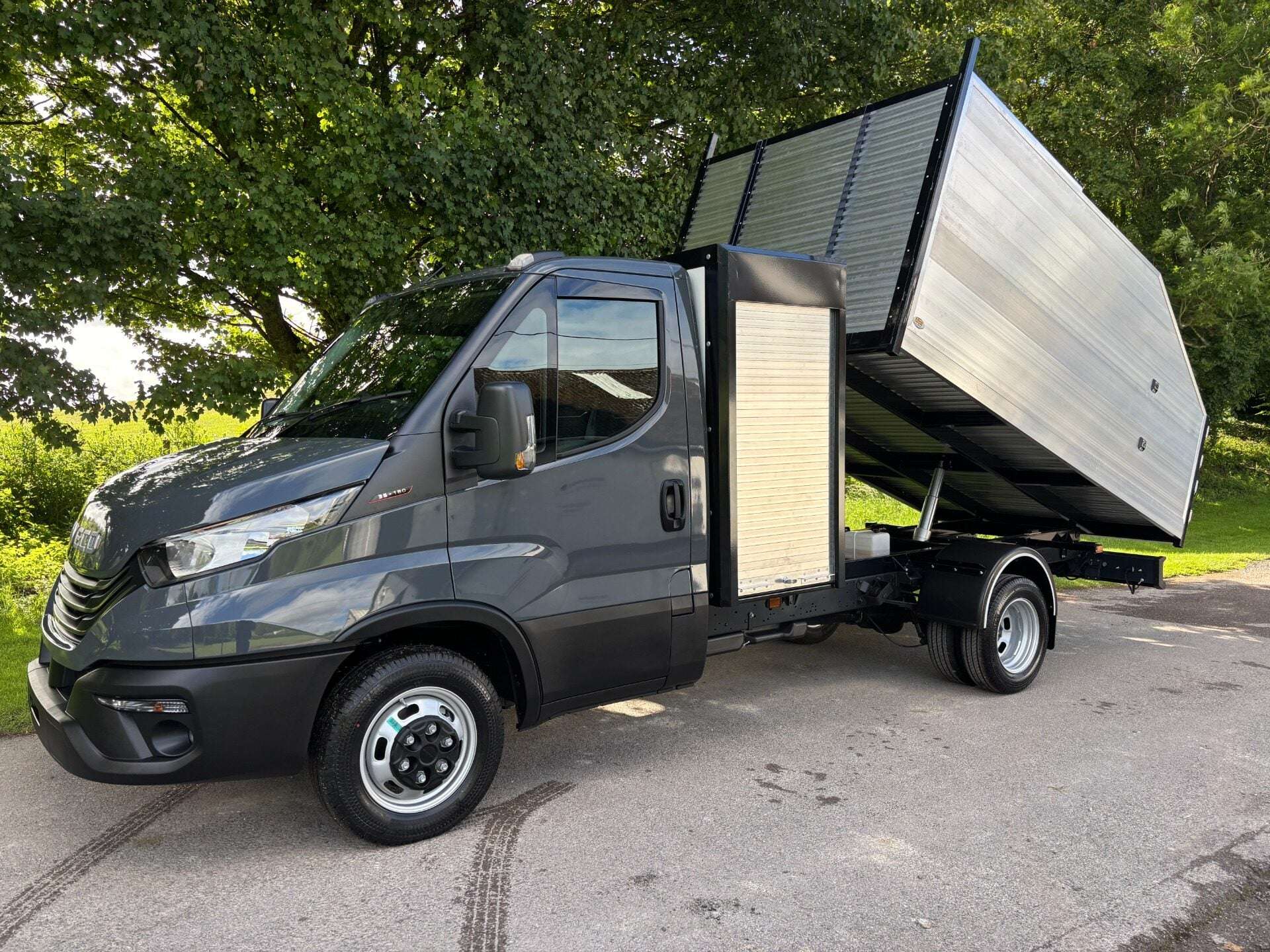 A 2026 IVECO DAILY 35C18H 3750WB Arborous Toolbox Tipper - Comfort Pack A 2026 IVECO DAILY 35C18H 3750WB Arborous Toolbox Tipper - Comfort Pack