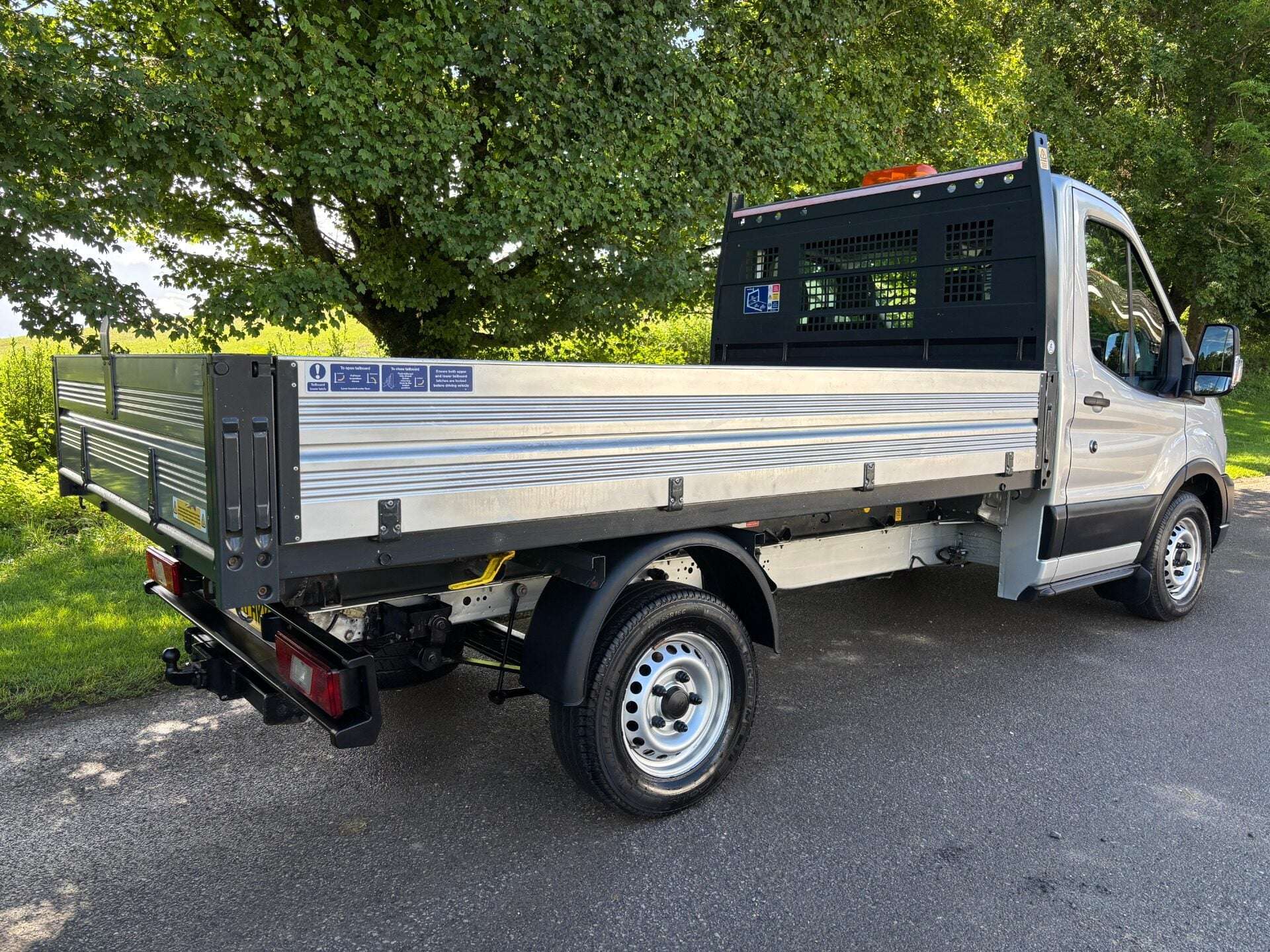A 2020 FORD TRANSIT 350 Srw L2 130 ps Single Cab Tipper with Air Conditioning A 2020 FORD TRANSIT 350 Srw L2 130 ps Single Cab Tipper with Air Conditioning