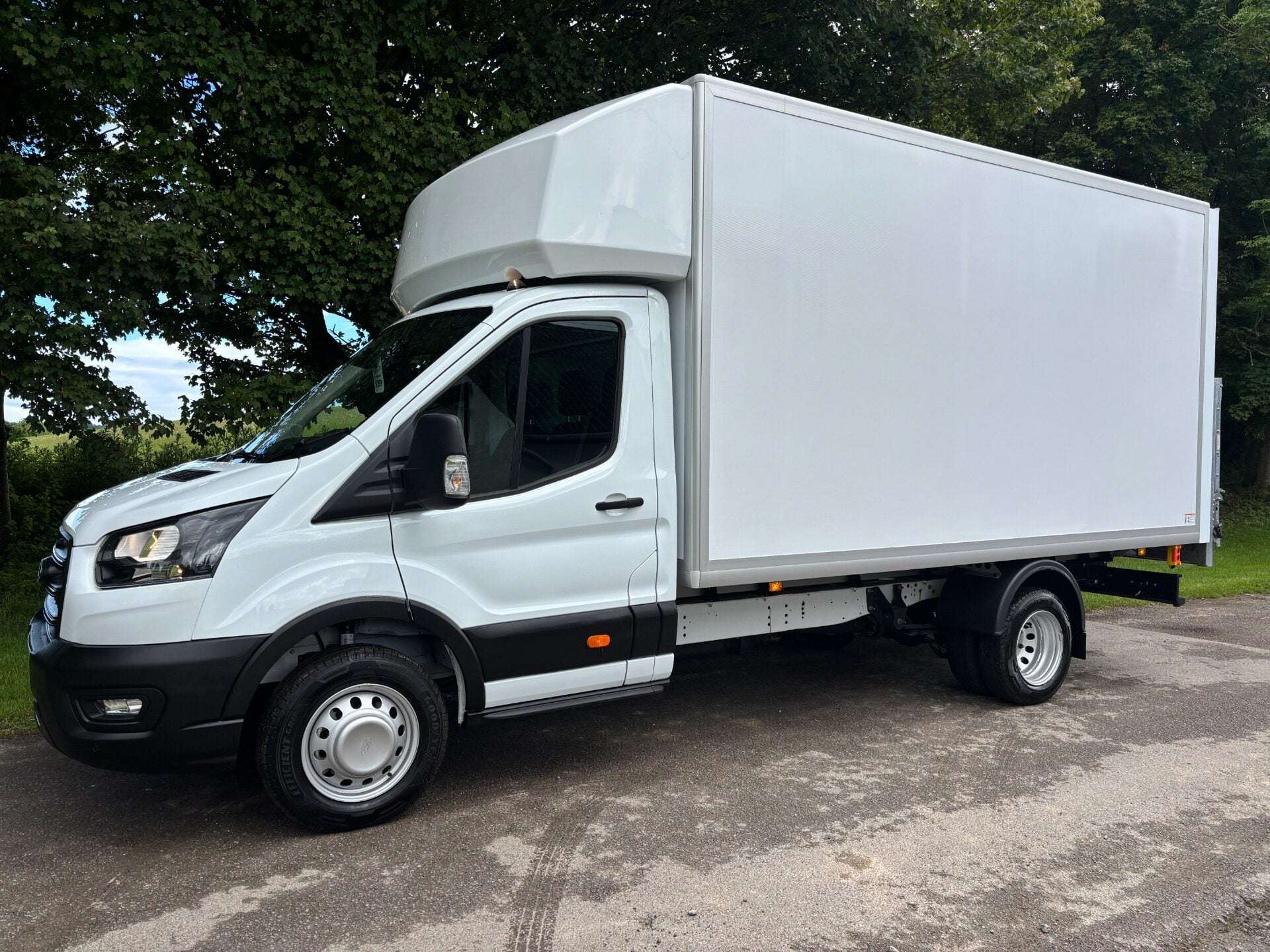 A 2026 FORD TRANSIT 350 Drw L4 Leader Luton with Tail Lift - Air Con / Rear Camera A 2026 FORD TRANSIT 350 Drw L4 Leader Luton with Tail Lift - Air Con / Rear Camera