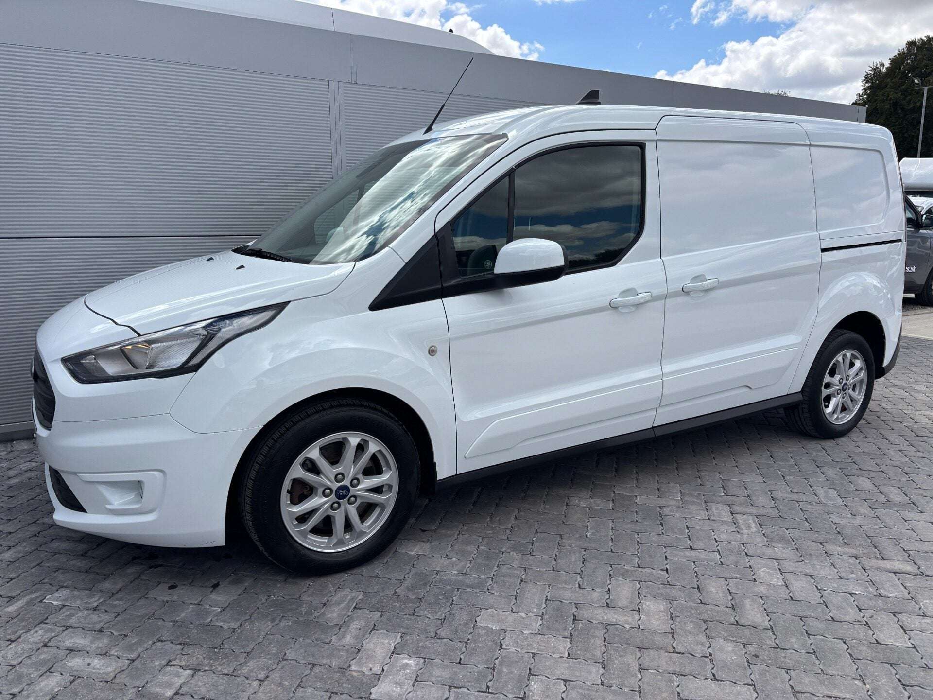 A 2022 FORD TRANSIT CONNECT 240 L2 Limited 120 ps Panel Van A 2022 FORD TRANSIT CONNECT 240 L2 Limited 120 ps Panel Van