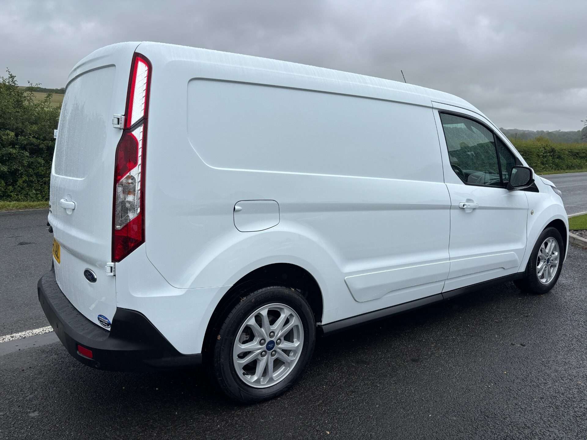 A 2022 FORD TRANSIT CONNECT 240 L2 Limited 120 ps Panel Van A 2022 FORD TRANSIT CONNECT 240 L2 Limited 120 ps Panel Van