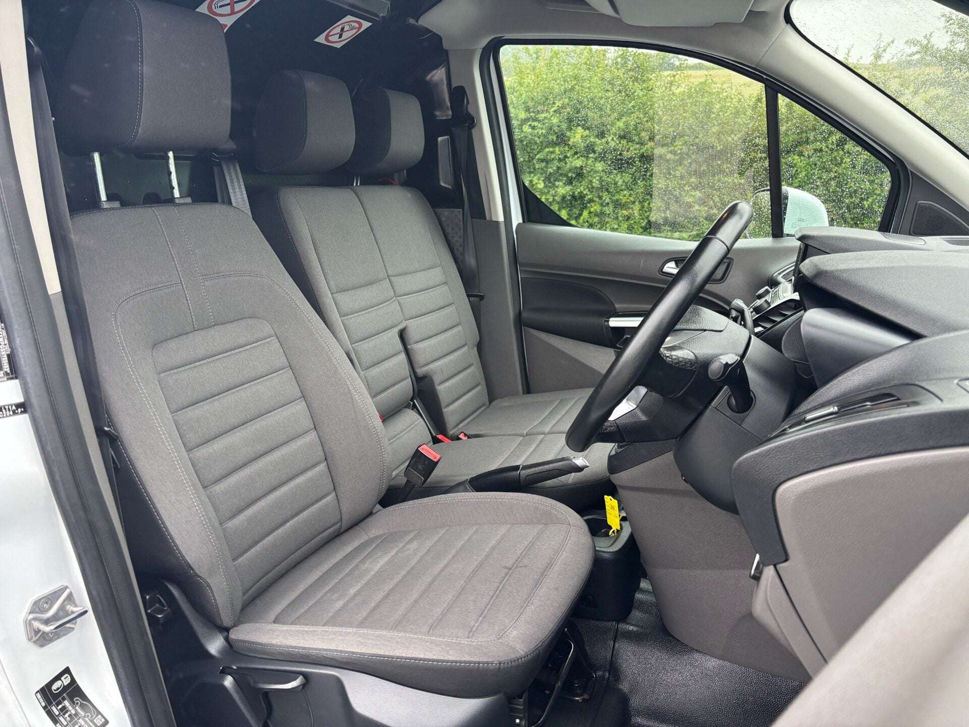 A 2022 FORD TRANSIT CONNECT 240 L2 Limited 120 ps Panel Van A 2022 FORD TRANSIT CONNECT 240 L2 Limited 120 ps Panel Van