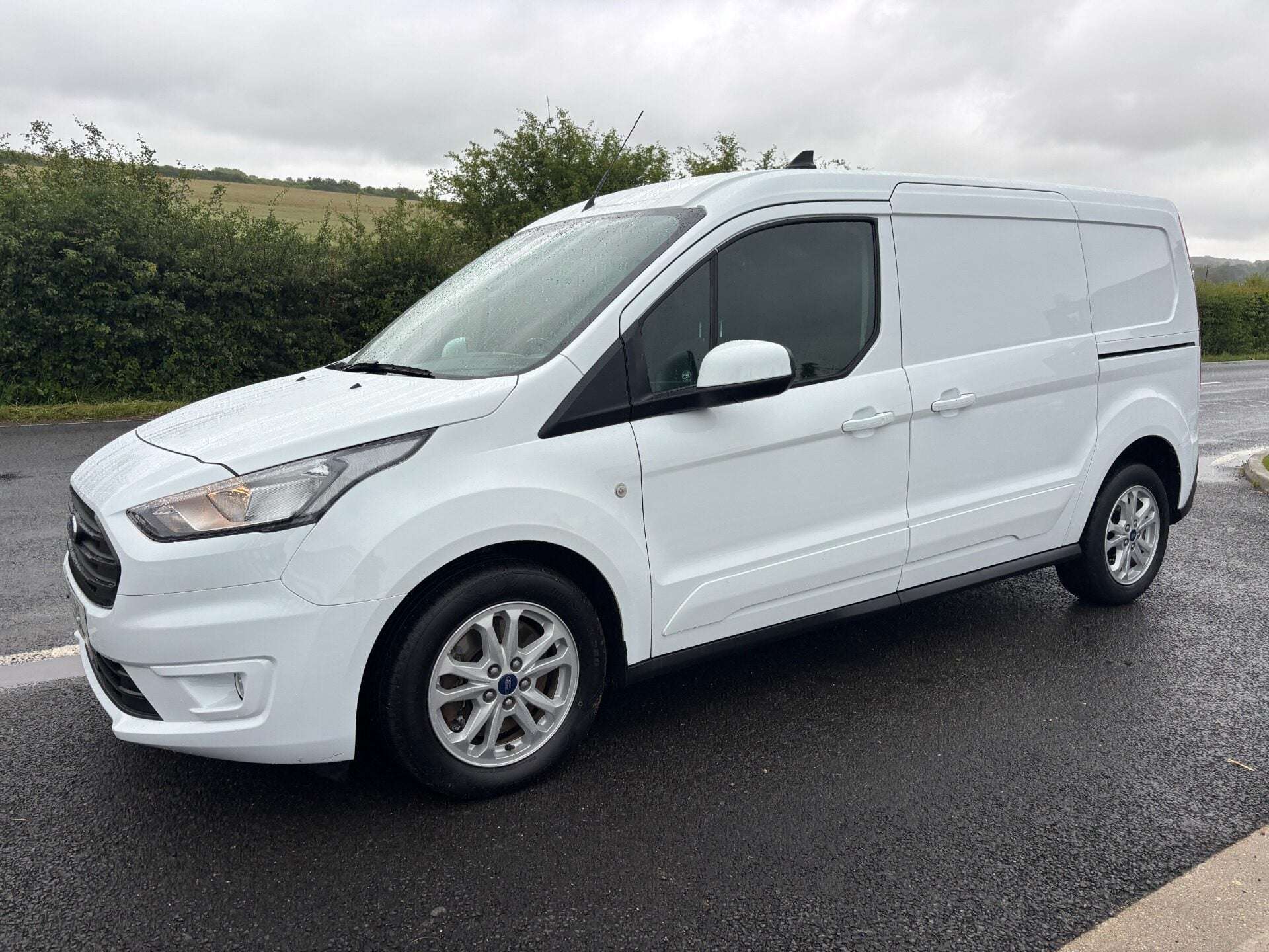 A 2022 FORD TRANSIT CONNECT 240 L2 Limited 120 ps Panel Van A 2022 FORD TRANSIT CONNECT 240 L2 Limited 120 ps Panel Van